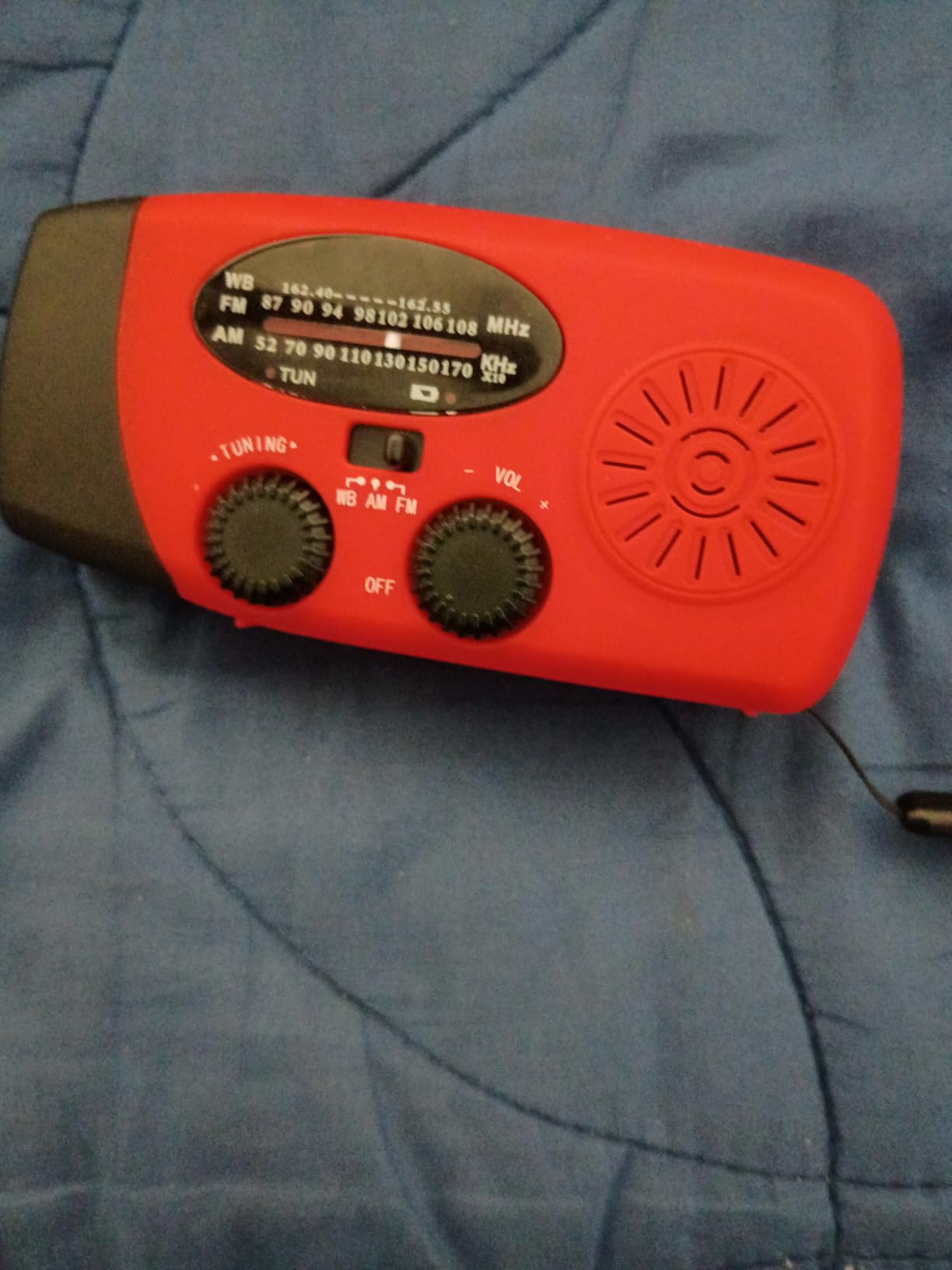 FM/AM/NOAA Weather Radio Hand Crank Self Powered Solar Portable Mini Emergency Survival Radios with 3 LED Super Bright Flashlight 2000mah Battery Operated Power Smart Phone Charger,SOS customer photo 2