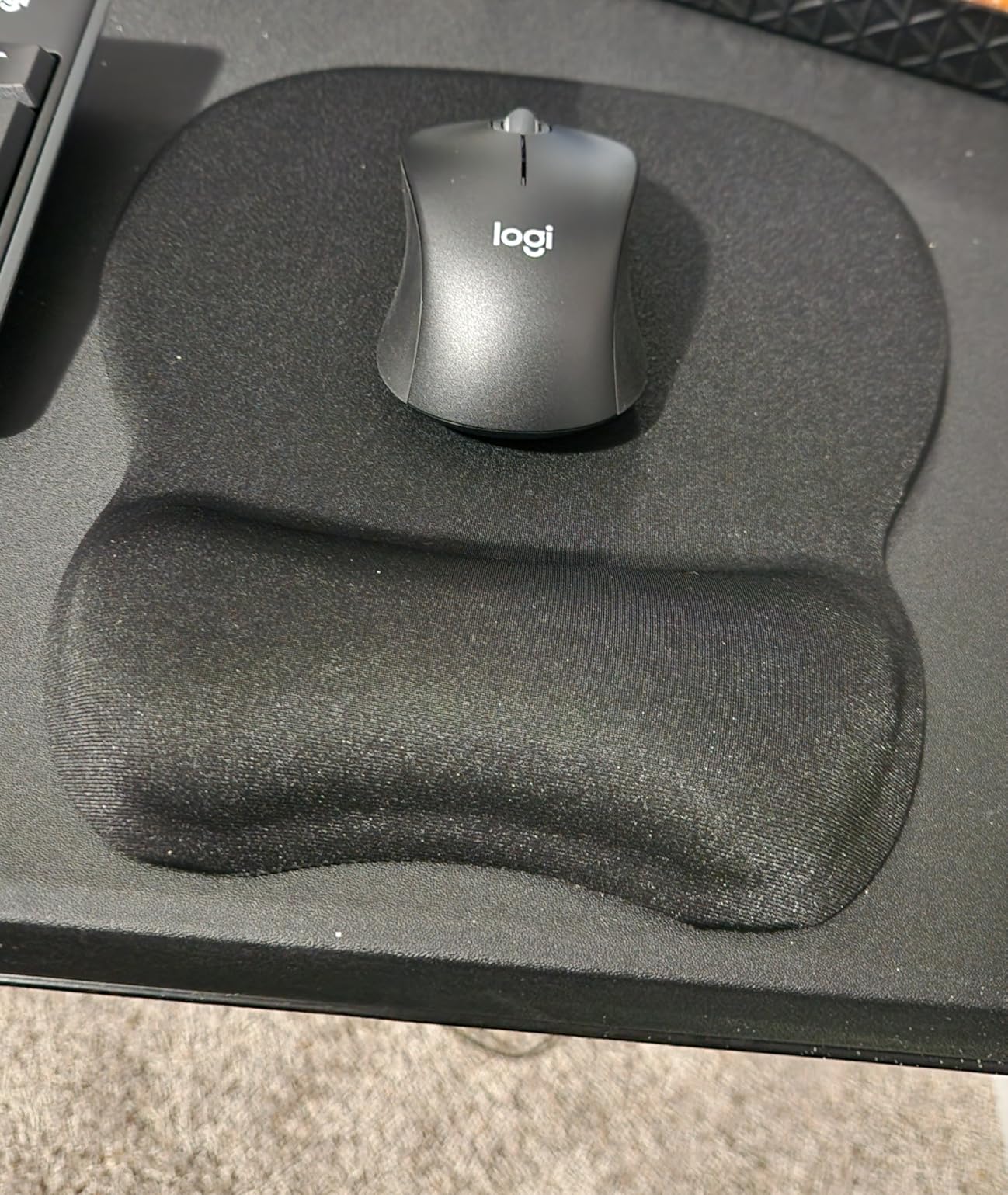 MROCO Ergonomic Mouse Pad with Gel Wrist Rest, Smooth Wrist Support Surface, Non-Slip PU Base for Pain Relief, Comfortable Mousepad for Computer, Laptop, Office & Home, 9.4 x 8.1 in, Black customer photo 2