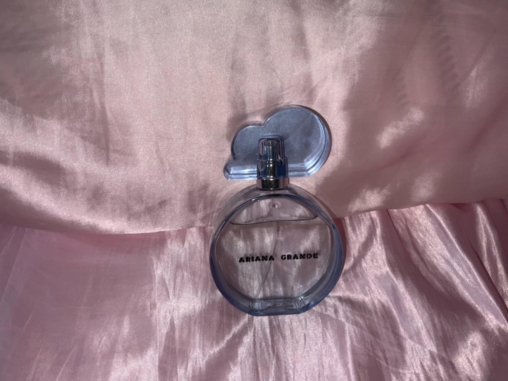 Ariana Grande Cloud Eau de Parfum - Warm Gourmand Fragrance for Women - Women's Perfume with Notes of Lavender, Coconut, Vanilla & Pear customer photo 1