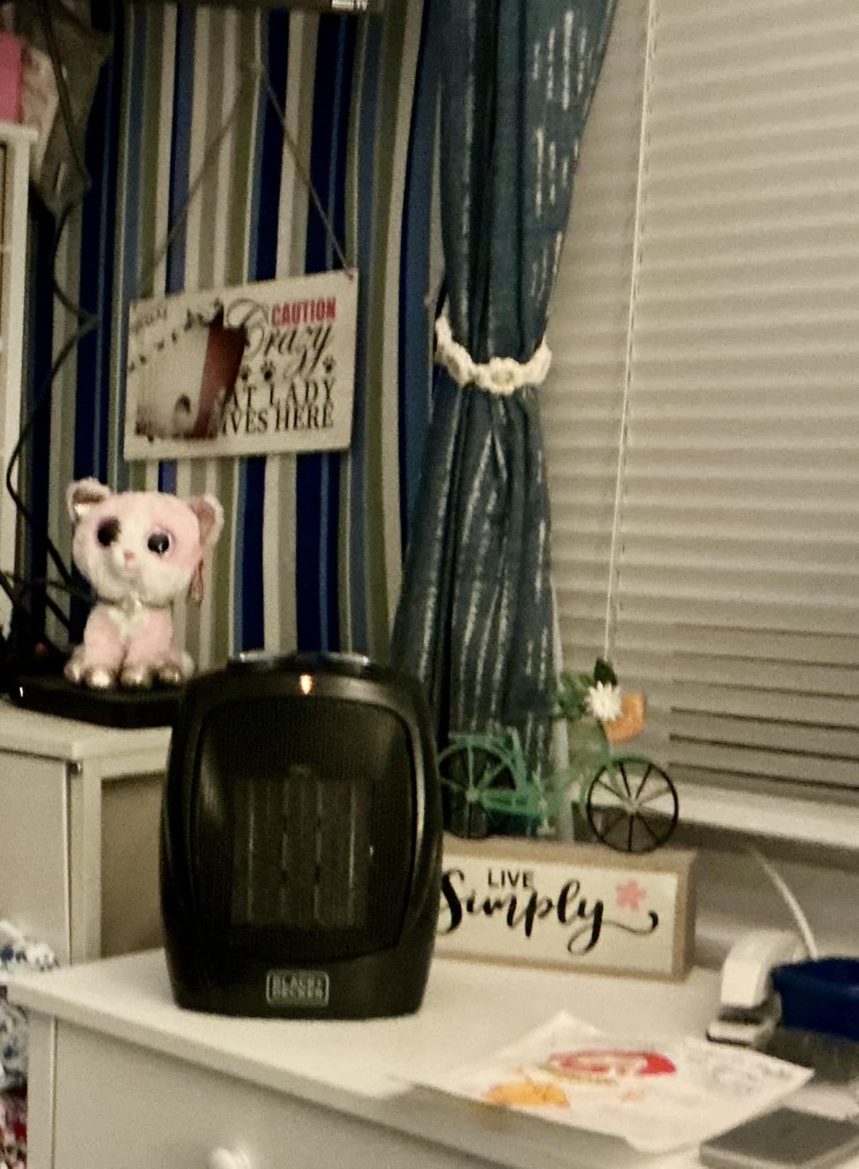 BLACK+DECKER Personal Ceramic Heater, Space Heater for Office Desk, Home Office & Personal Use Desk, 2 Heat & Fan Only Settings, Adjustable Thermostat, BHDC201, Black customer photo 2