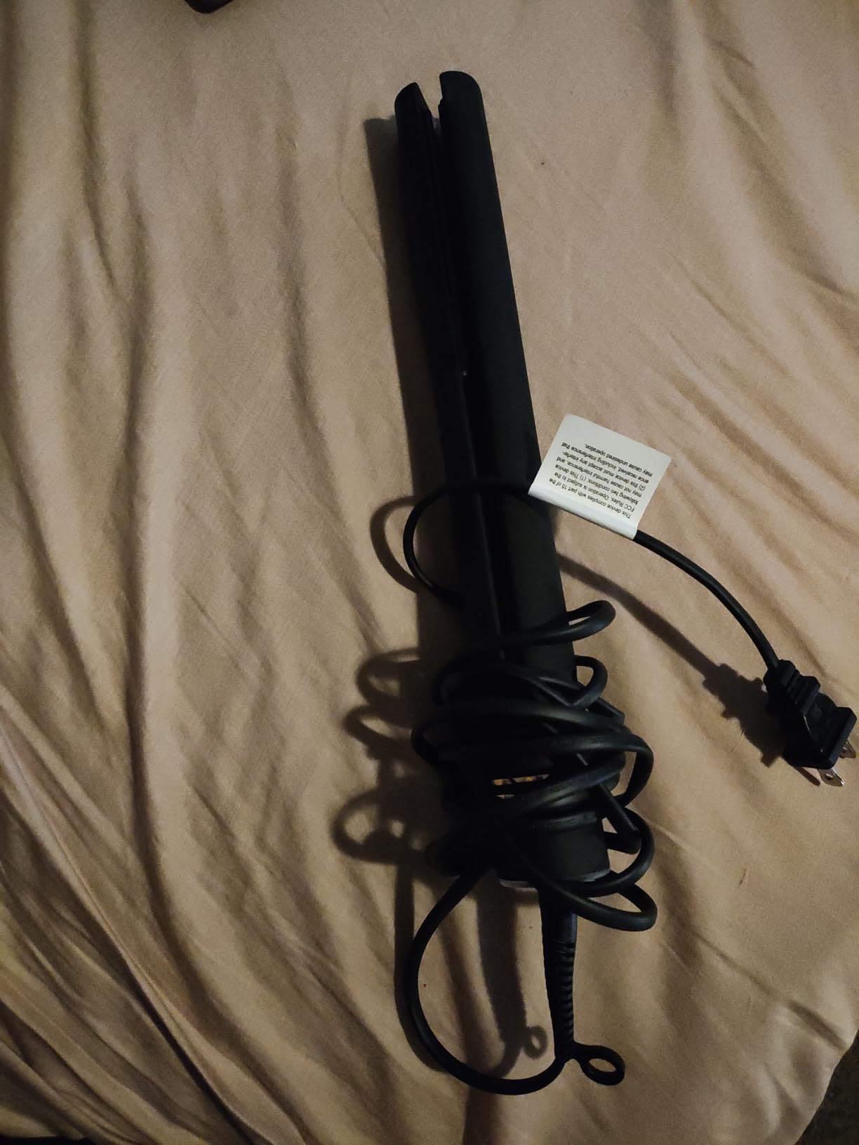 HOT TOOLS Black Gold Ionic 1 1/4 Inch Flat Iron, Use as Straightener for Sleek Straight Hair or Use Rounded Edges for Shiny Curls and Waves, Stylist-Preferred customer photo 1