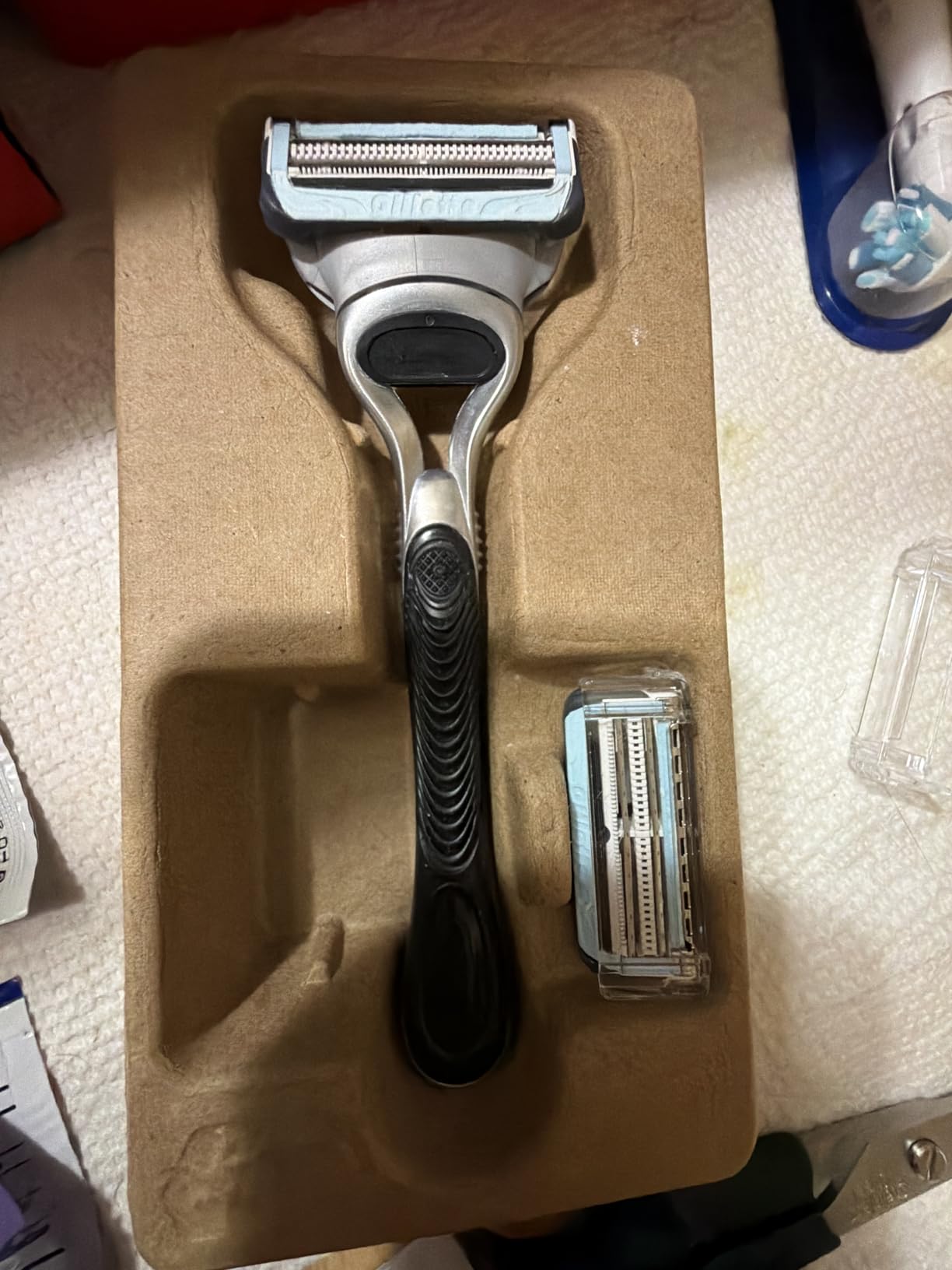 Gillette SkinGuard Razors, 1 Gillette Razor, 4 Razor Blade Refills, Designed for Men with Skin Irritation, Razor Bumps, and Sensitive Skin customer photo 2