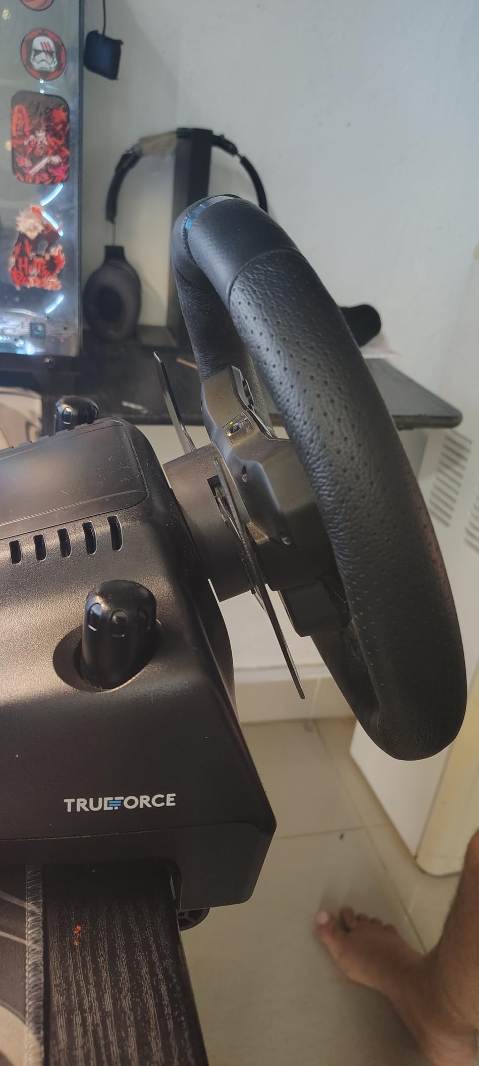 Logitech G923 Racing Wheel and Pedals for Xbox X|S, Xbox One and PC Featuring TRUEFORCE up to 1000 Hz Force Feedback, Responsive Pedal, Dual Clutch Launch Control, and Genuine Leather Wheel Cover customer photo 1