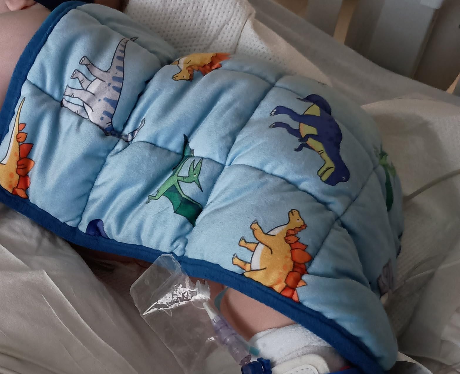 MAXTID Weighted Lap Pad for Kids 5 Pound Travel Size Mini Weighted Lap Blanket Blue Dinosaur 16