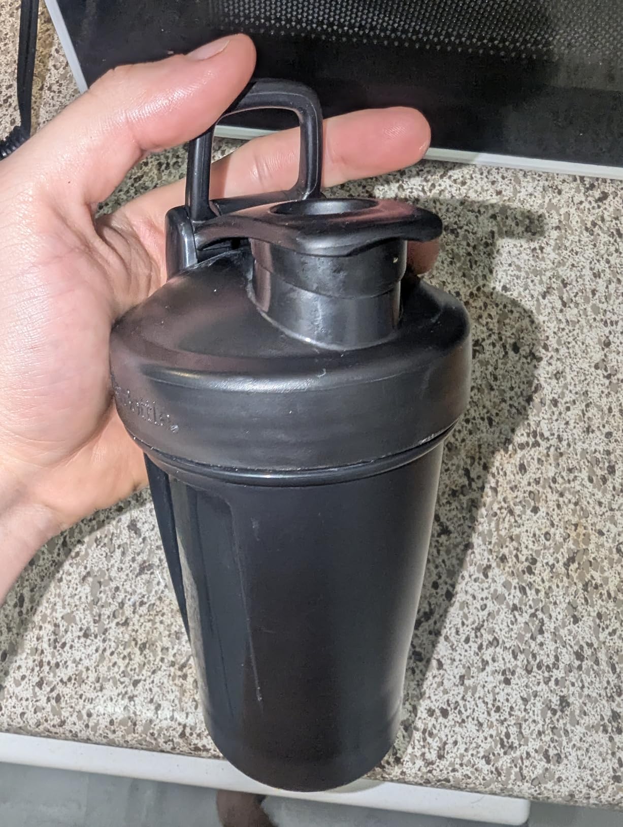 BlenderBottle Classic V2 Shaker Bottle Perfect for Protein Shakes and Pre Workout, 20-Ounce, Clear/Black customer photo 1