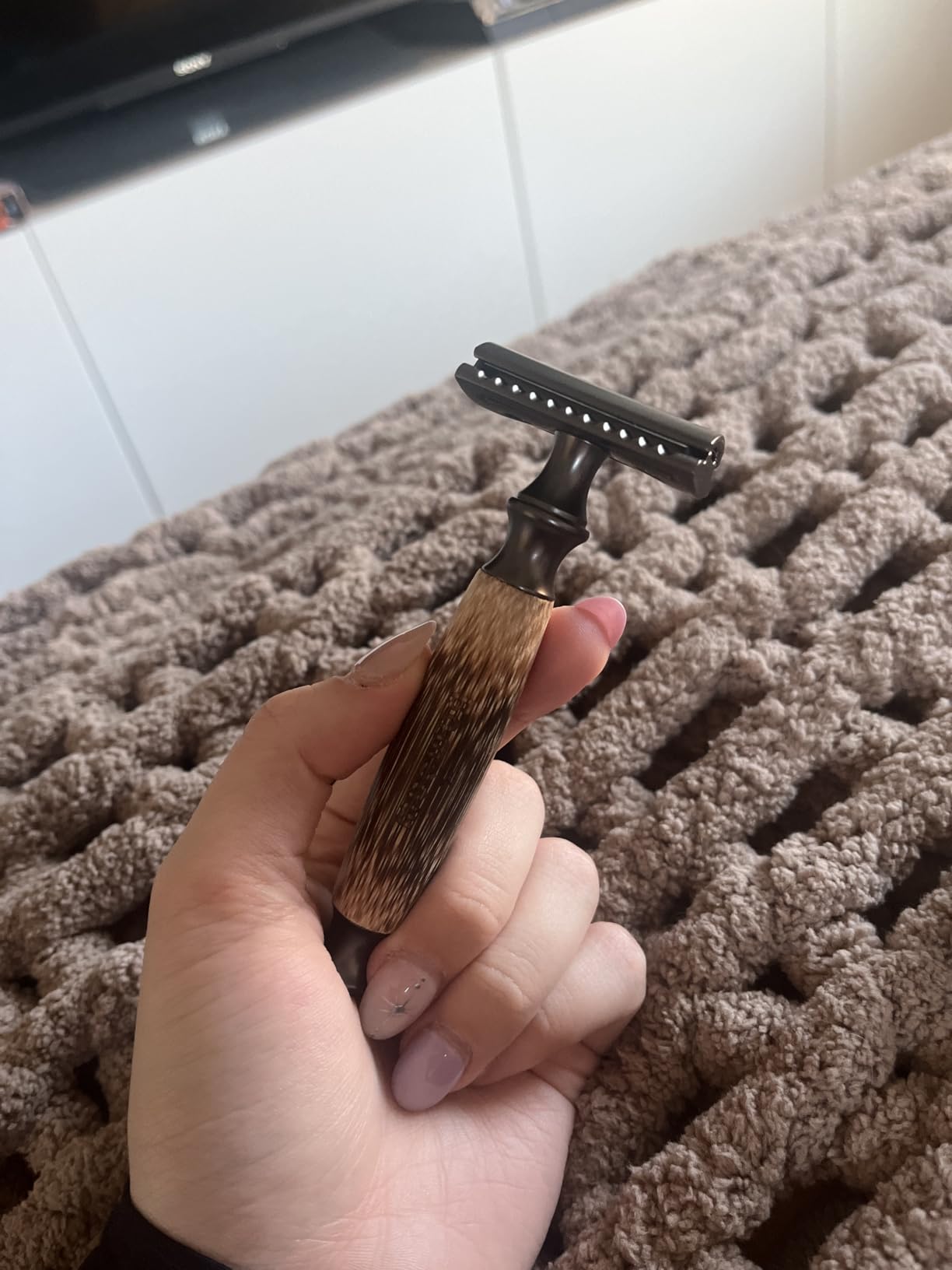 Bambaw Double Edge Safety Razor for Men & Women, Metal Razor with 5 Double Edge Safety Razor Blades, Eco-Friendly Razor - Silver customer photo 1