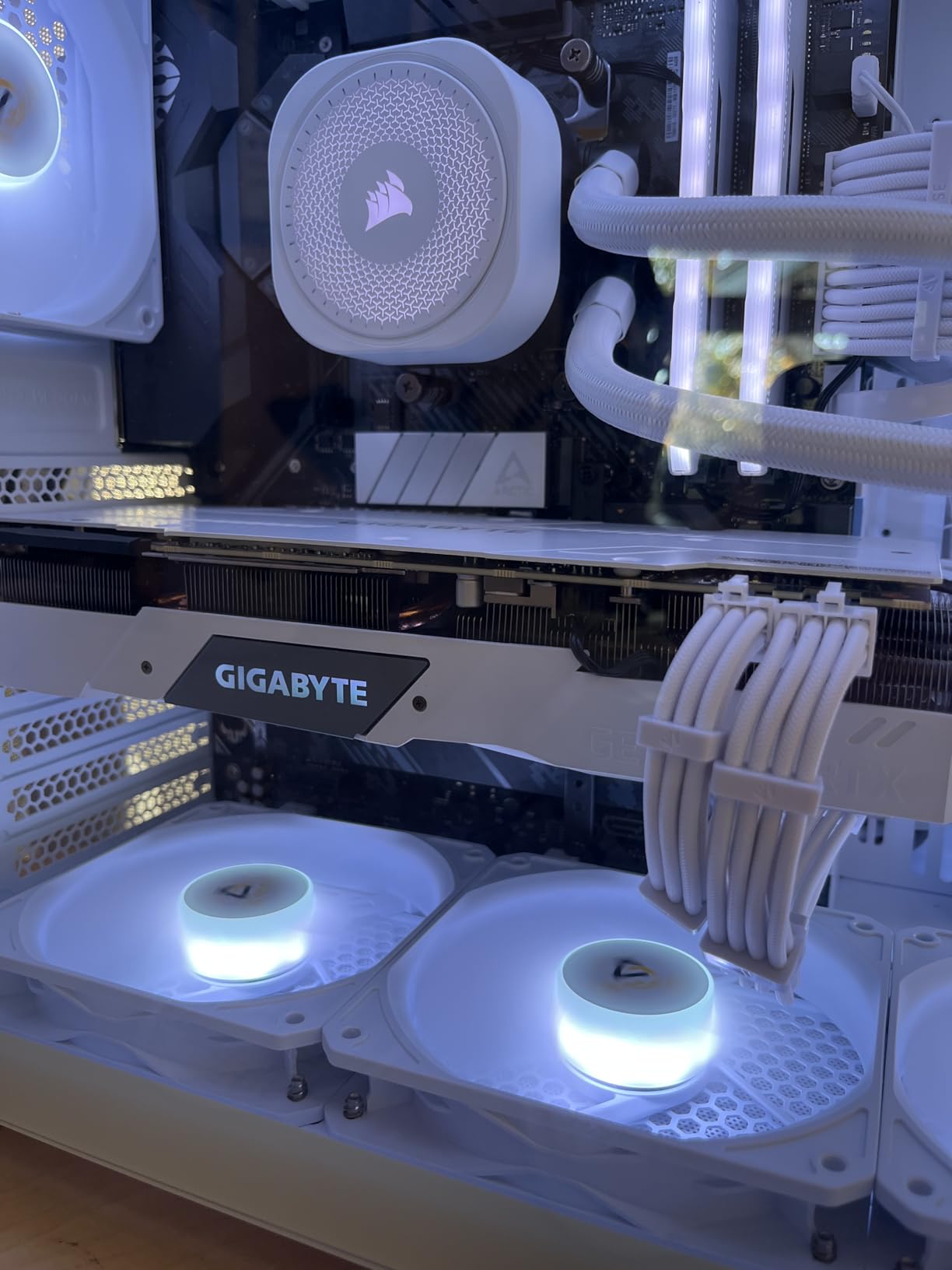 Lian Li GB 001 Graphic cardnhalterung Black customer photo 1