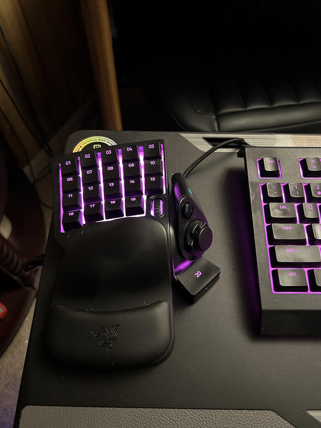 Razer Tartarus Pro Gaming Keypad: Analog-Optical Key Switches - Rapid Trigger - Adjustable Actuation - 32 Programmable Keys - Customizable Macros - Chroma RGB Lighting - Classic Black customer photo 2