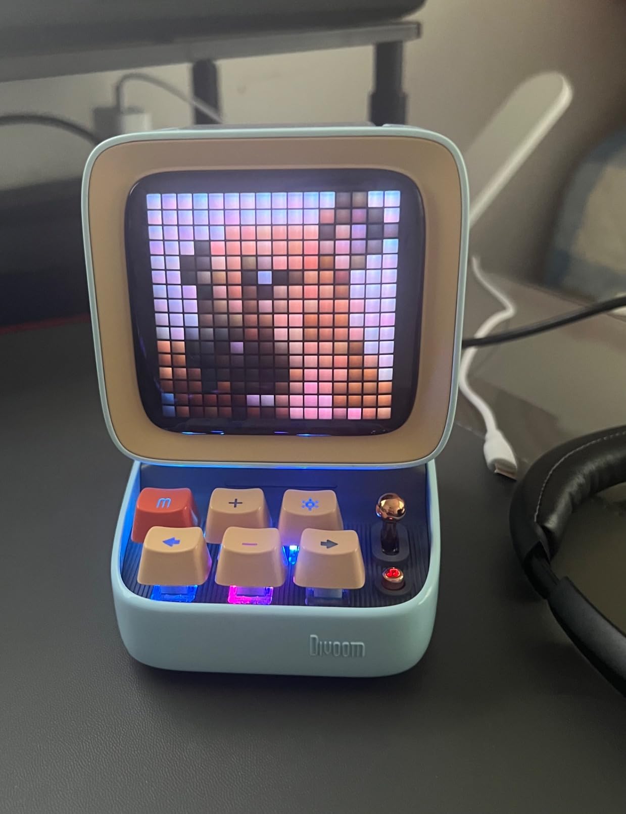 Divoom Ditoo Retro Pixel Art Game Bluetooth Speaker with 16X16 LED App Controlled Front Screen (Black) customer photo 1