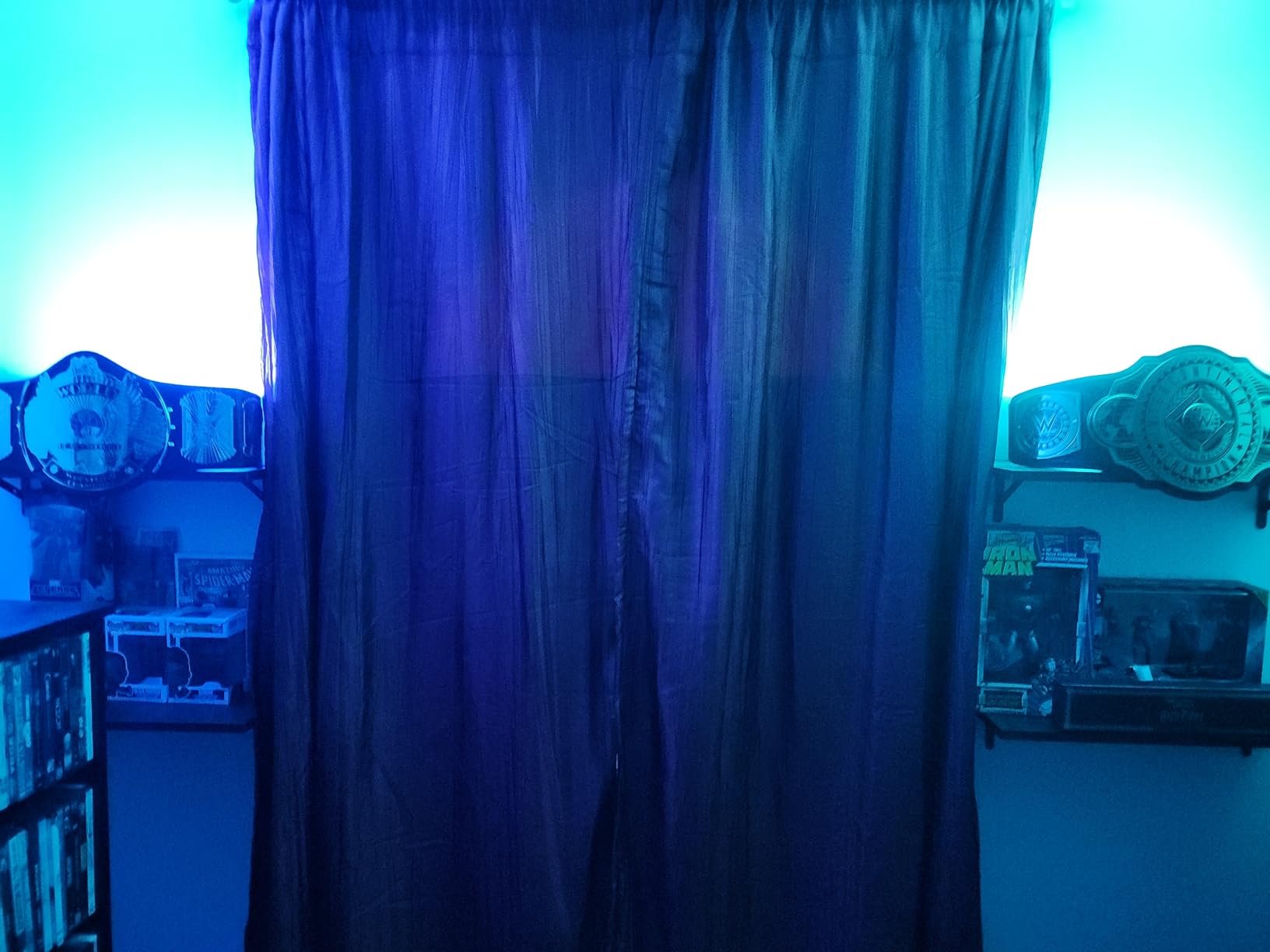 Philips Hue Smart Play Starter Kit - Two Black Hue Play Light Bars+Hue Bridge+Power Supply - For TV, Gaming and Room Decor, Control With App, Works With Voice Assistants customer photo 1