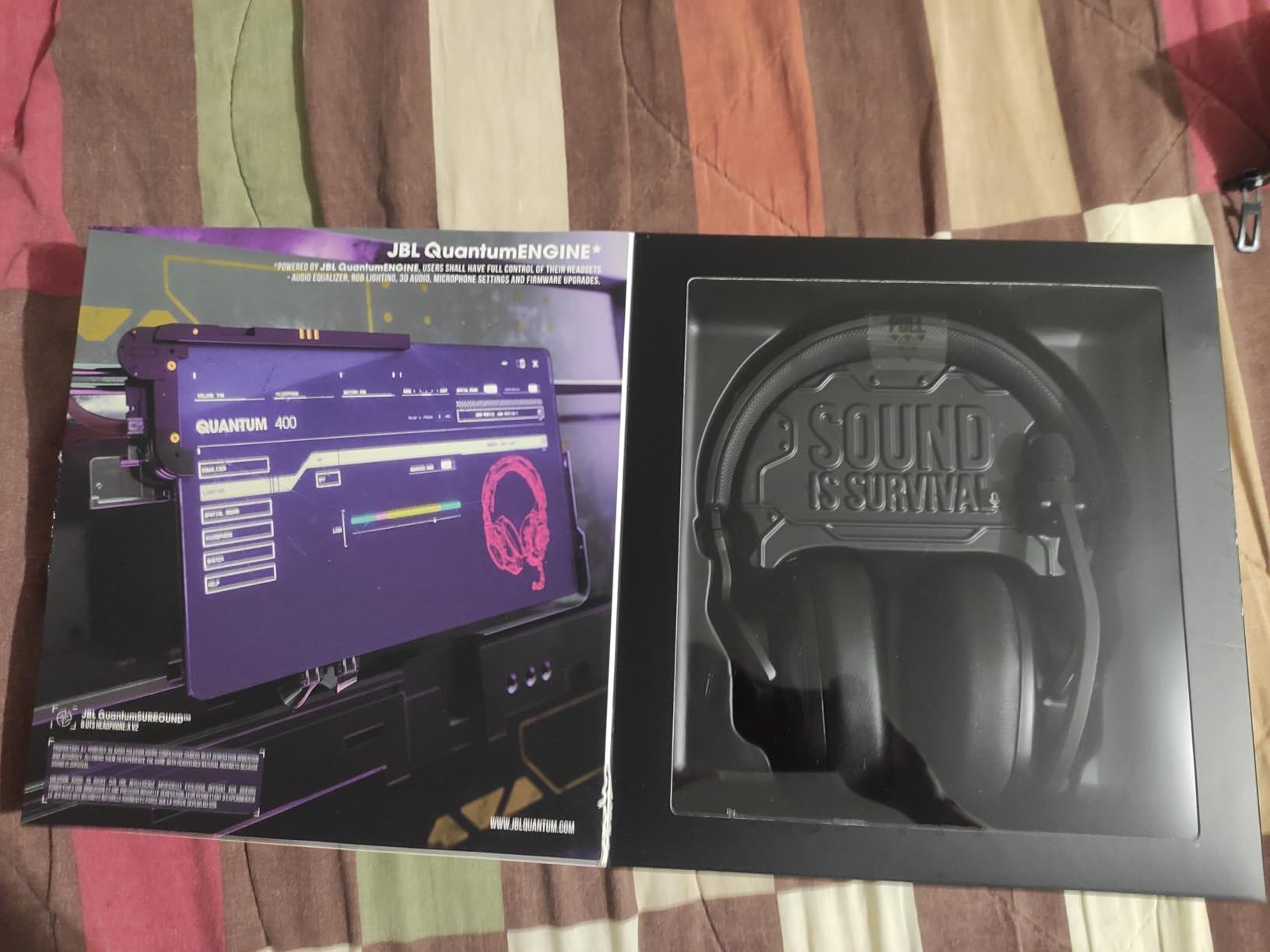 JBL Quantum 400 - Wired over-ear gaming headset with game-chat balance dial, JBL QuantumSURROUND and DTS, Voice focus directional flip-up mic and memory foam ear cushions (Black) customer photo 2