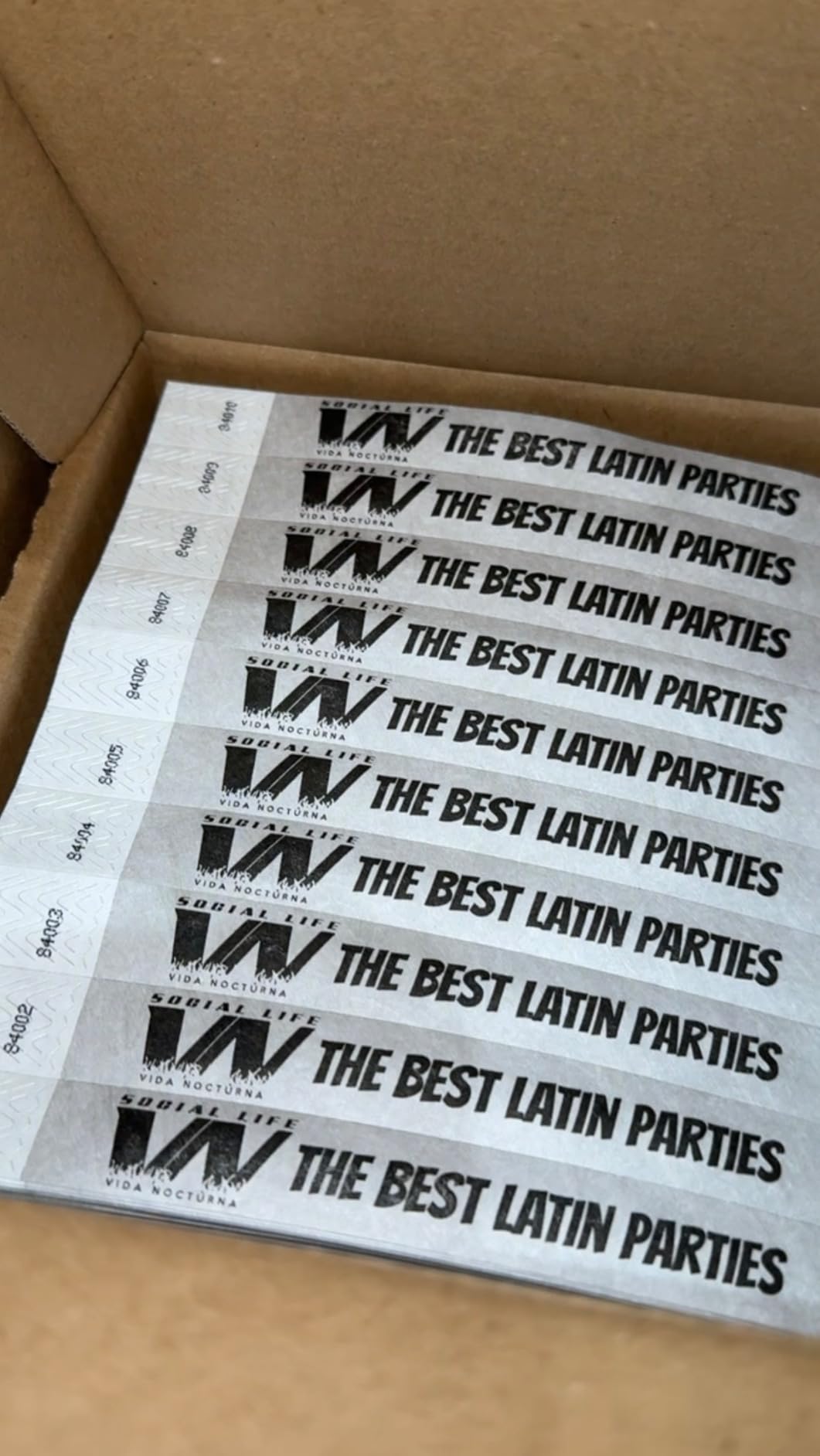 WristCo Silver Custom Imprint Wristbands - 500 Count Tyvek 3/4