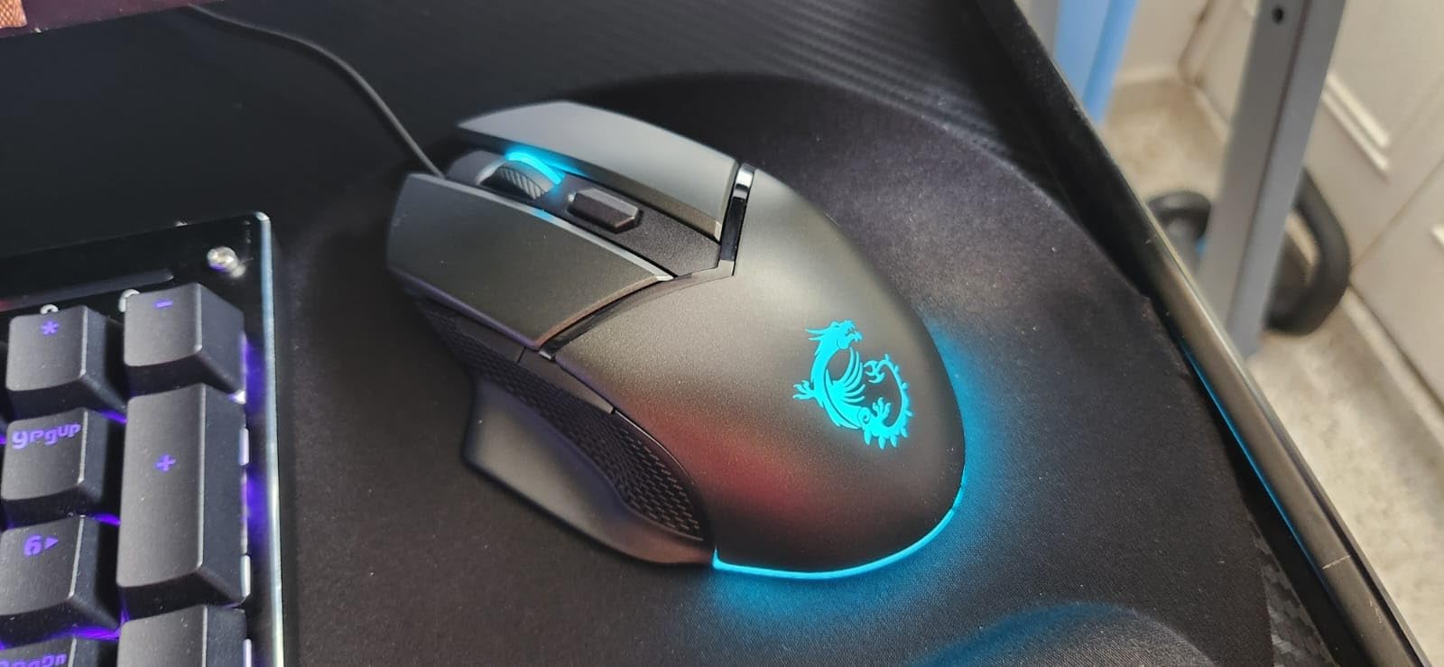 MSI Clutch GM08 Gaming Mouse, 4200 DPI, Optical Sensor, 3 Adjustable Weights, Red LED Lighting, Symmetrical Design customer photo 1