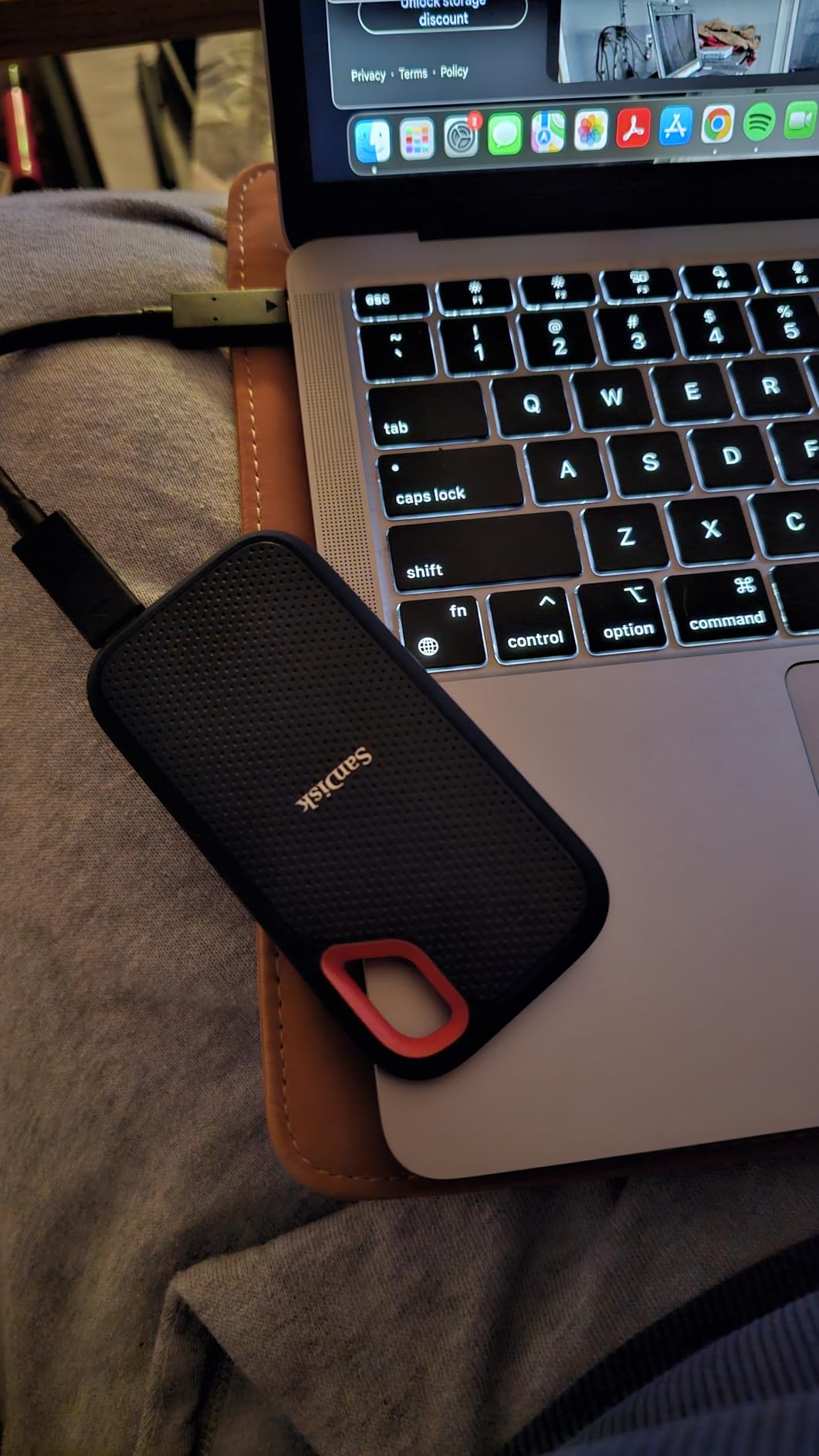 SANDISK 1TB Extreme Portable SSD (Old Model) - Up to 1050MB/s, USB-C, USB 3.2 Gen 2, IP65 Water and Dust Resistance - SDSSDE61-1T00-G25 customer photo 1