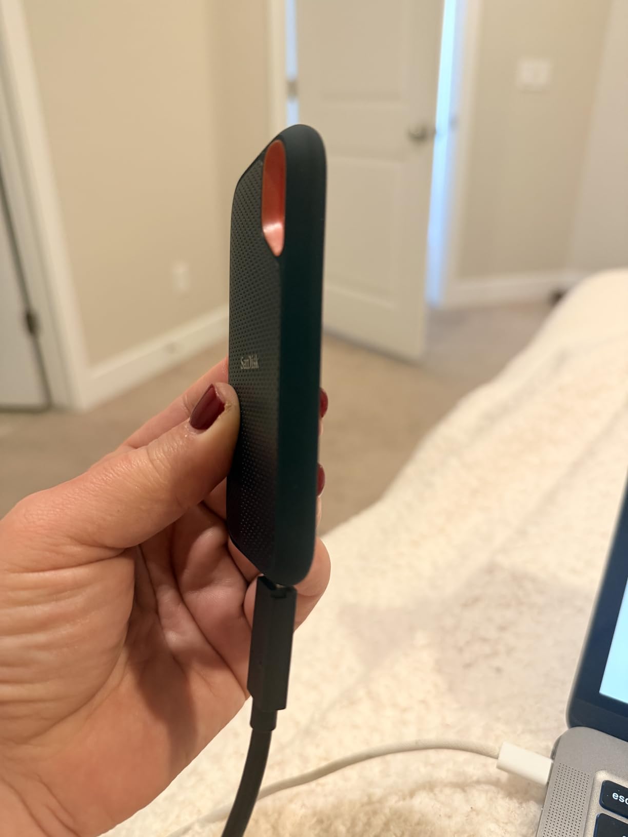 SANDISK 1TB Extreme Portable SSD (Old Model) - Up to 1050MB/s, USB-C, USB 3.2 Gen 2, IP65 Water and Dust Resistance - SDSSDE61-1T00-G25 customer photo 2