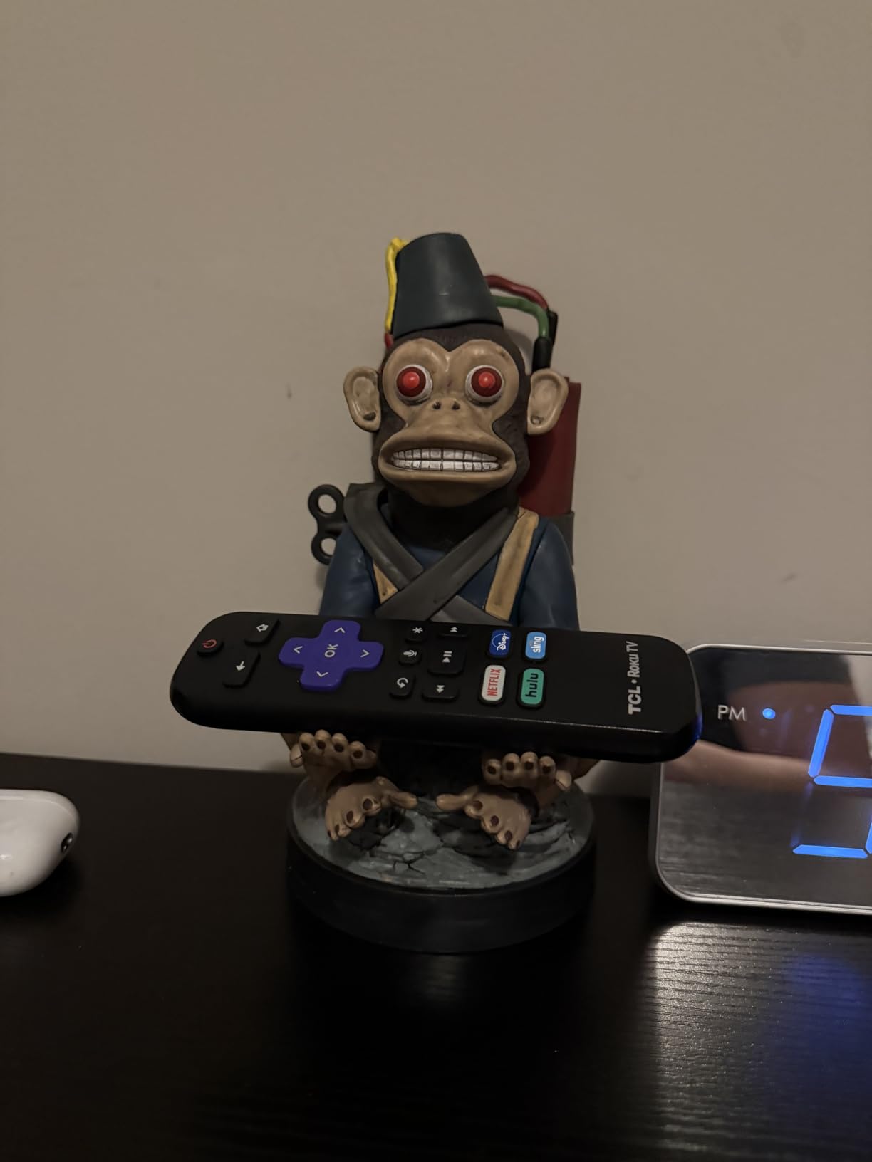 Exquisite Gaming: Call of Duty: Monkeybomb - Original Mobile Phone & Gaming Controller Holder, Device Stand, Cable Guys, Licensed Figure customer photo 1