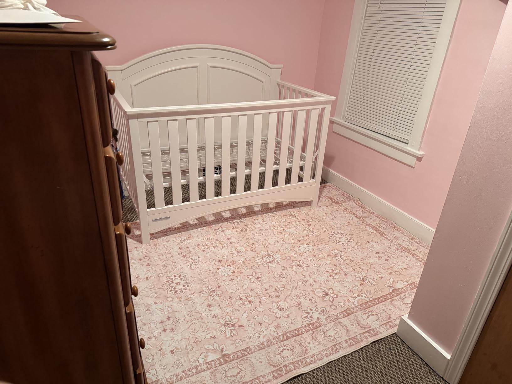 Delta Children Perry 6-in-1 Convertible Crib - Greenguard Gold Certified, Bianca White customer photo 1