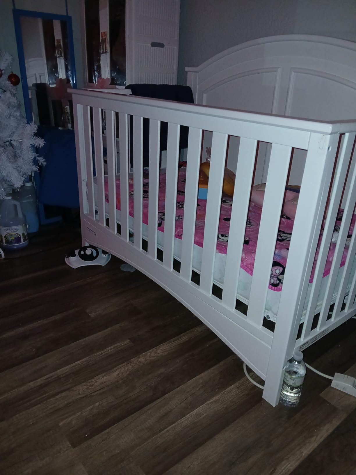 Delta Children Perry 6-in-1 Convertible Crib - Greenguard Gold Certified, Bianca White customer photo 2