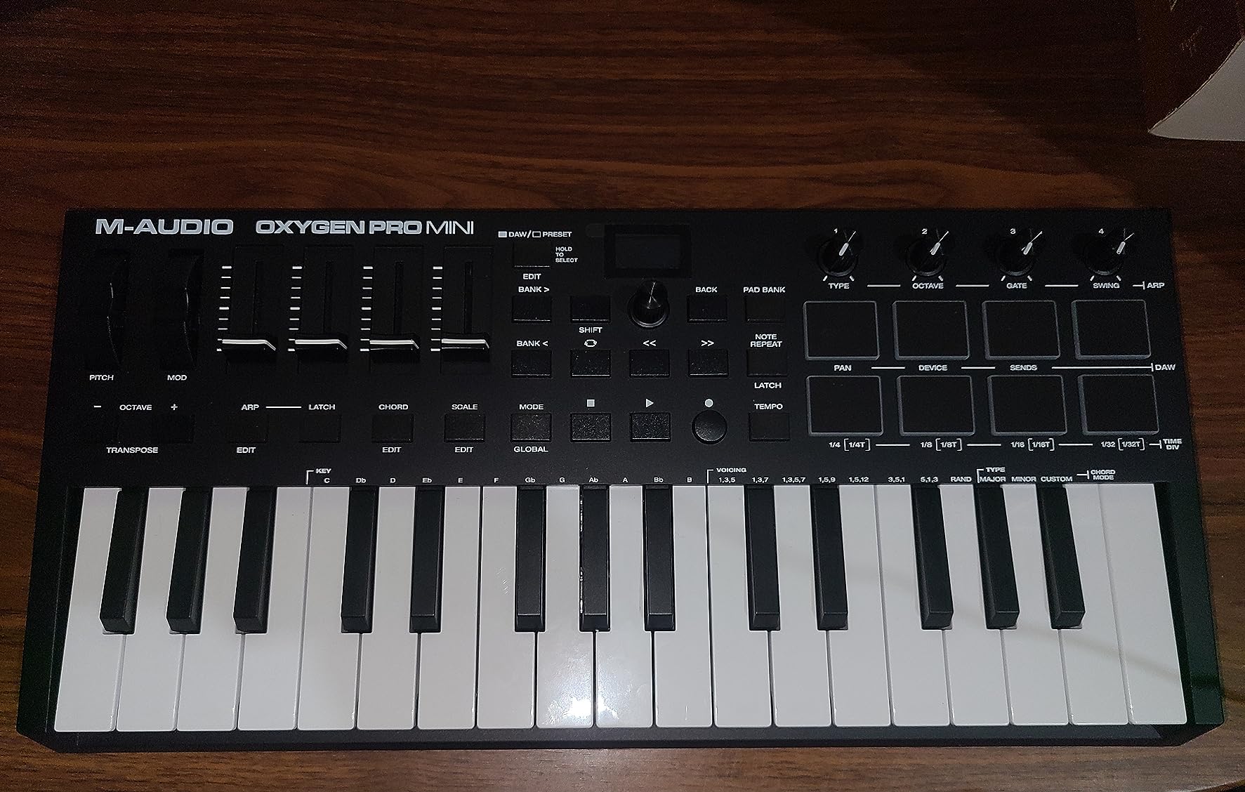 M-AUDIO Oxygen Pro Mini 32-Key USB MIDI Keyboard Controller customer photo 2