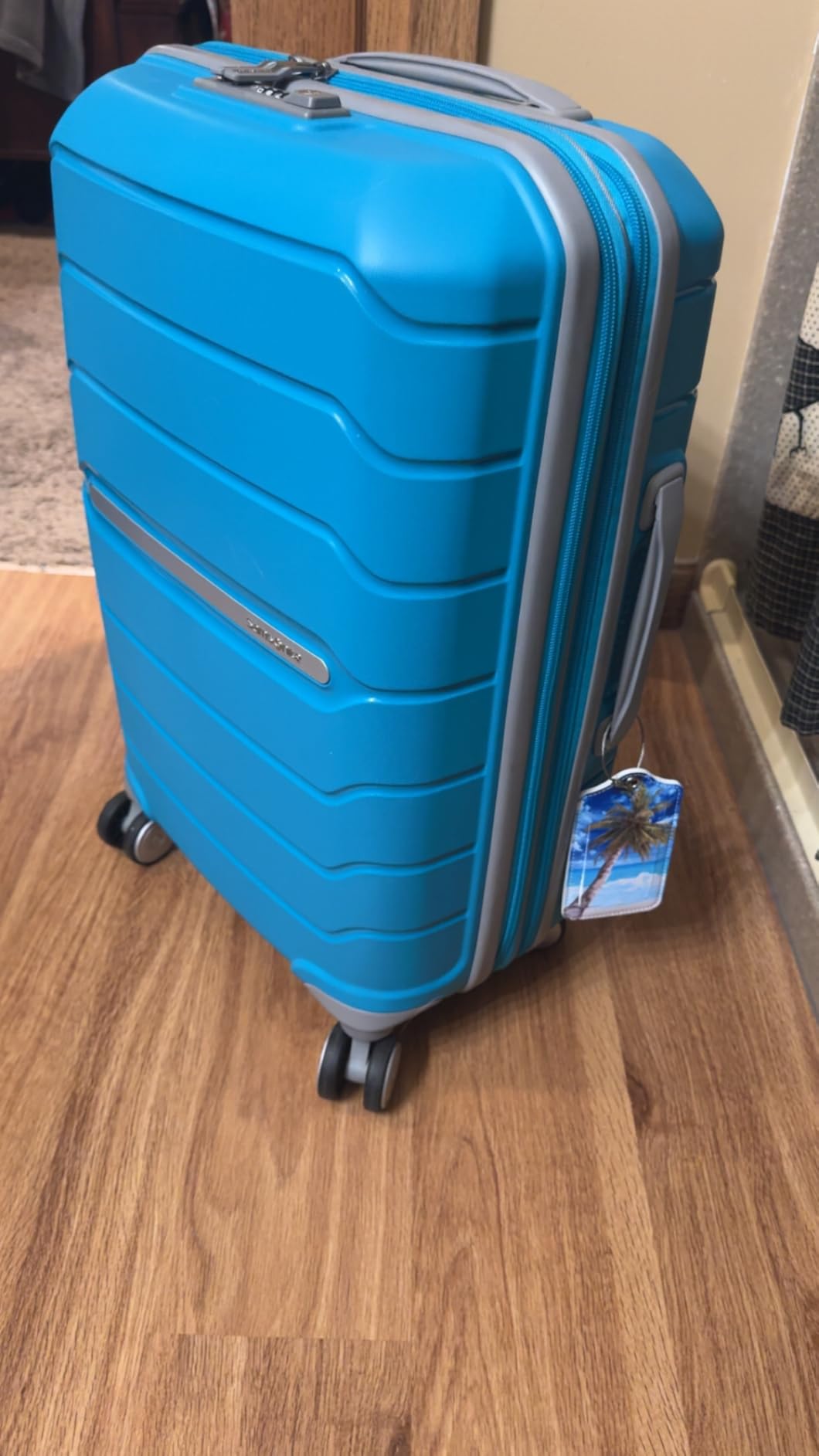 Freeform 2-Piece Luggage Set - Carry-On & Large Checked Luggage with Dual Spinner Wheels - Durable Polypropylene Hardshell - TSA Lock, Airline-Approved - Expandable Hard Shell - Navy customer photo 1