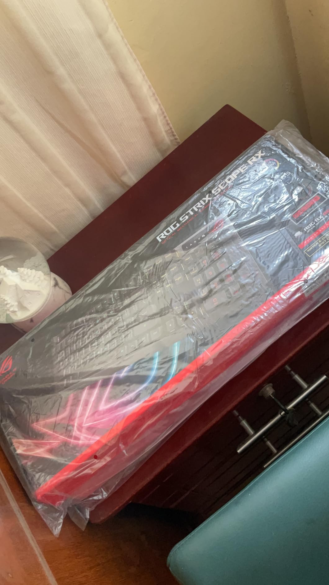 ROG Strix Scope RX Gaming Mechanical Keyboard, Red Optical Switches, USB 2.0 Passthrough, 2X Wider Ctrl Key, Aura Sync, Armoury Crate RGB Lighting, Black customer photo 2