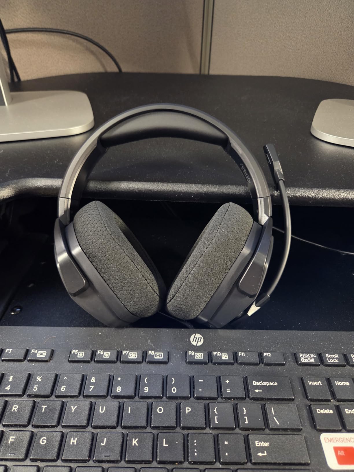 NUBWO Wireless Gaming Headset with Mic for Ps5 Ps4 PC, Zero Interference, 100-Hour Battery All-Day Play, 23ms Sync for Fortnite & Call of Duty/FPS Gamers, Triple Mode All Devices Compatible customer photo 1