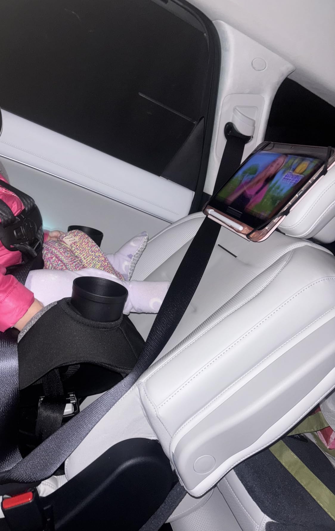 FANGOR Car Headrest Mount Holder, Tablet Holder for Kids in Back Seats, Anti-Slip Strap and Holding Net,Angle-Adjustable/Fits All 7 Inch to 12.9 Inch Tablets customer photo 1