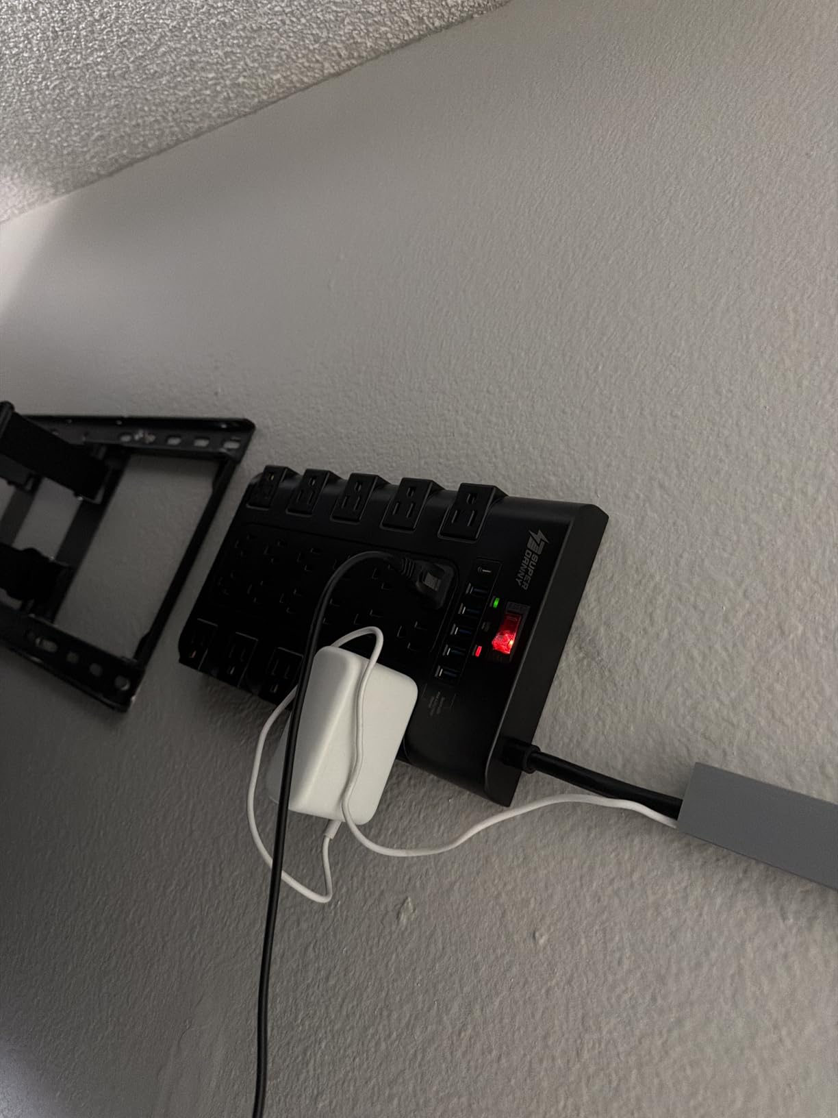 Power Strip, SUPERDANNY Surge Protector with 22 AC Outlets and 6 USB Charging Ports, 1875W/15A, 2100 Joules, 6.5Ft Flat Plug Heavy Duty Extension Cord for Home, Office, Dorm, Gaming Room, Black customer photo 1