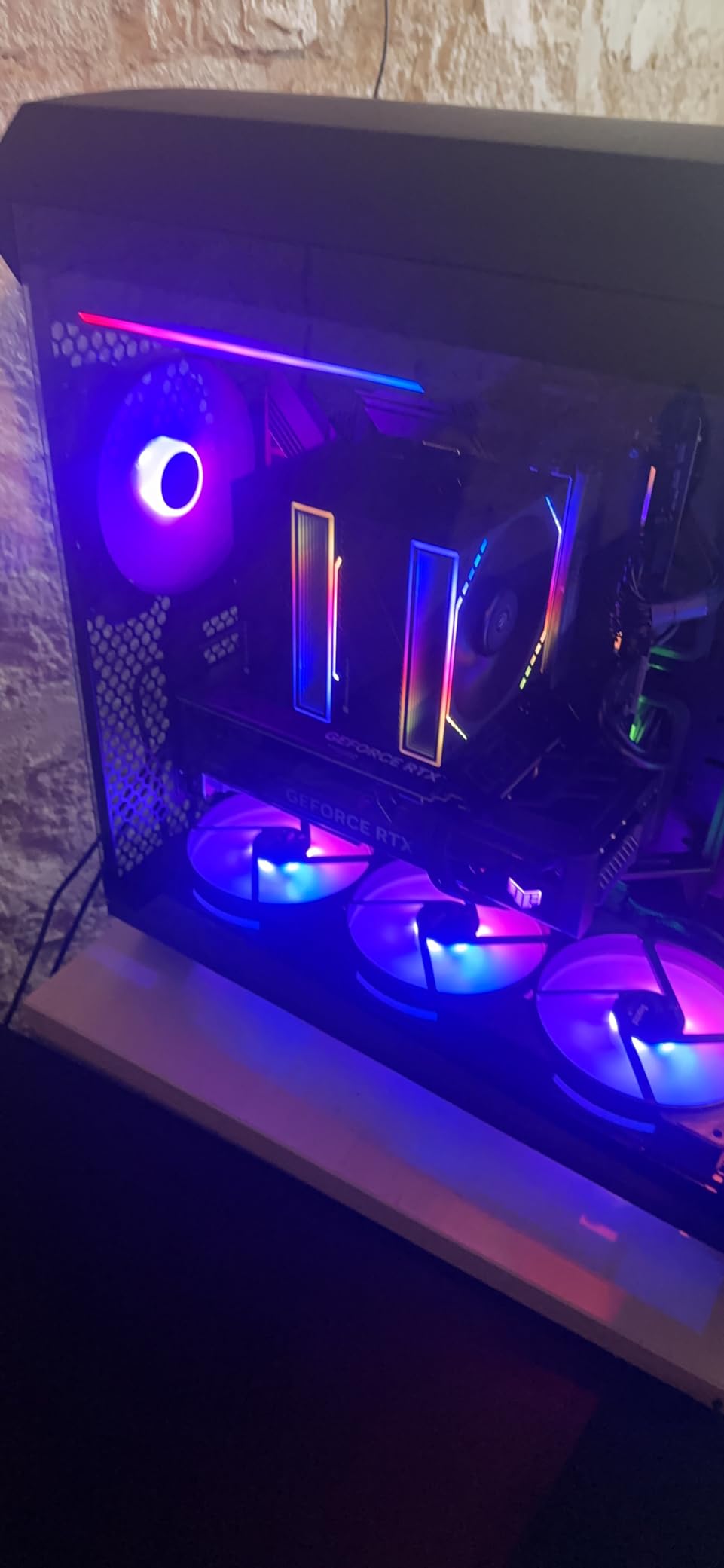 Fractal Design Adjust 2 Manual ARGB Controller for All Standard 5V ARGB LED Fans Strips and Devices Chaining Y-Cable Adapter Included customer photo 1