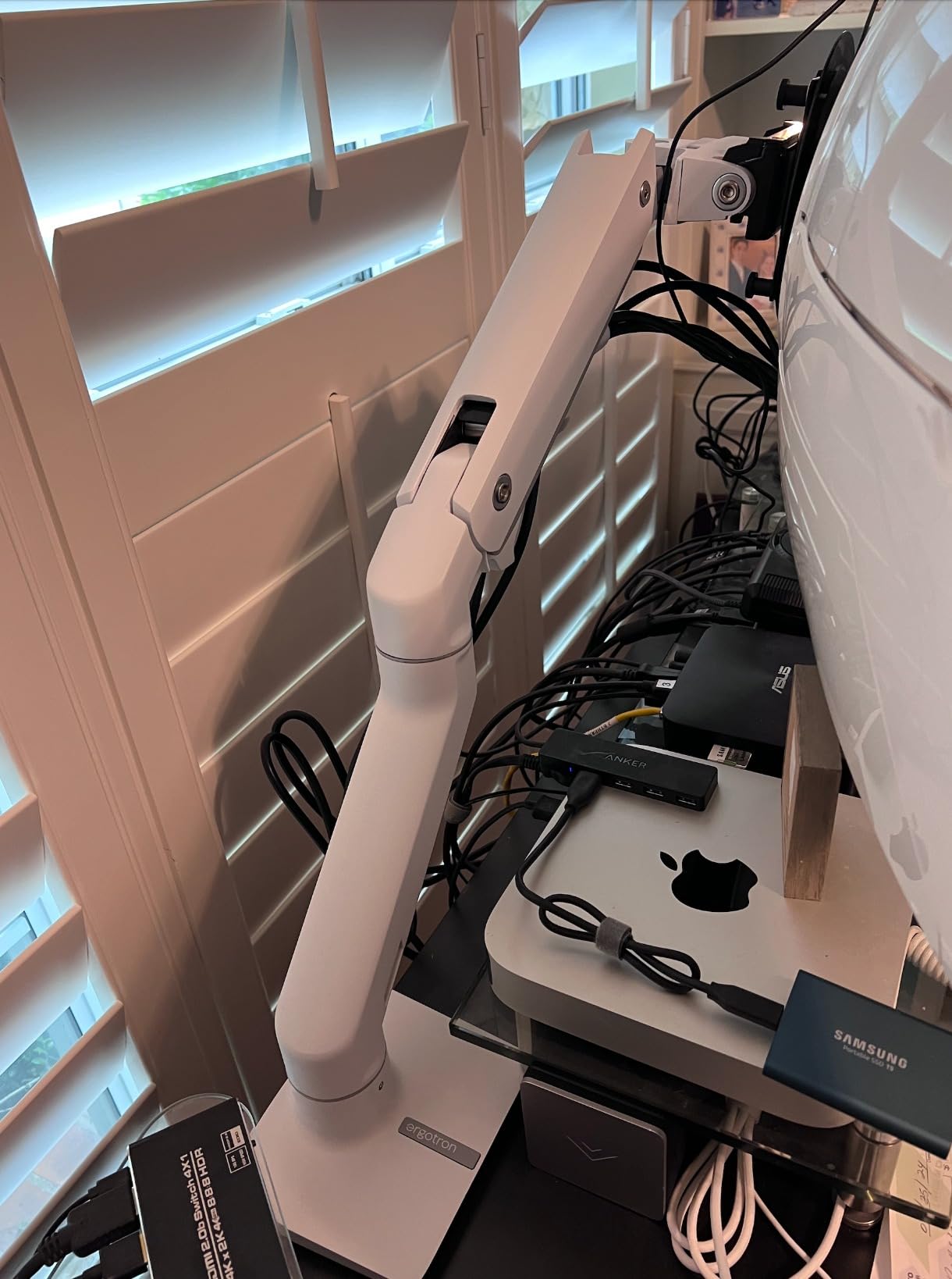 Ergotron HX HD Premium Heavy Duty Gaming Monitor Arm, Single Monitor Desk Mount - for 1000R Curved Ultrawide Monitors Up to 49 Inches, 28 to 42 lbs, VESA 75x75mm or 100x100mm - HD Pivot, White customer photo 2