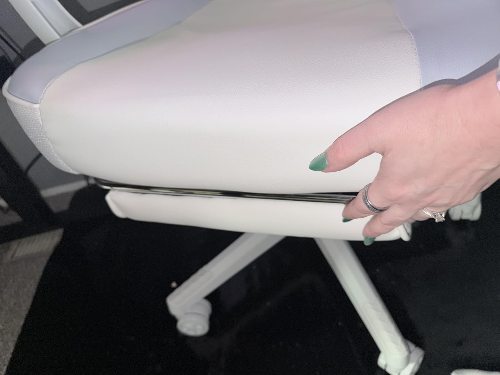 LEMBERI Video Game Chairs with footrest, Big and Tall Gamer Chair for Adults, 400lb Capacity, Racing Style Computer Chair with Headrest and Lumbar Support customer photo 2