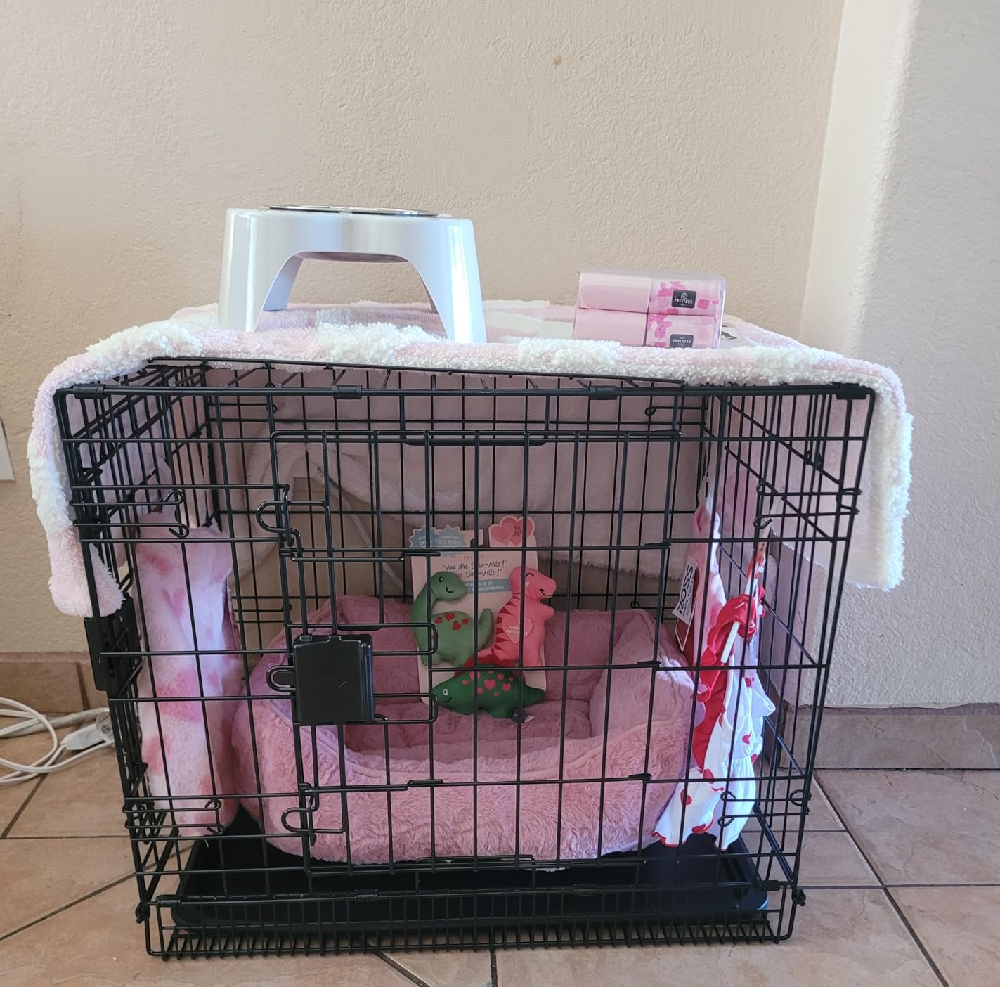 Amazon Basics Portable Metal Wire Dog Crate with Removable Tray, Single Door with Divider Panel, Foldable, Collapsible, 36