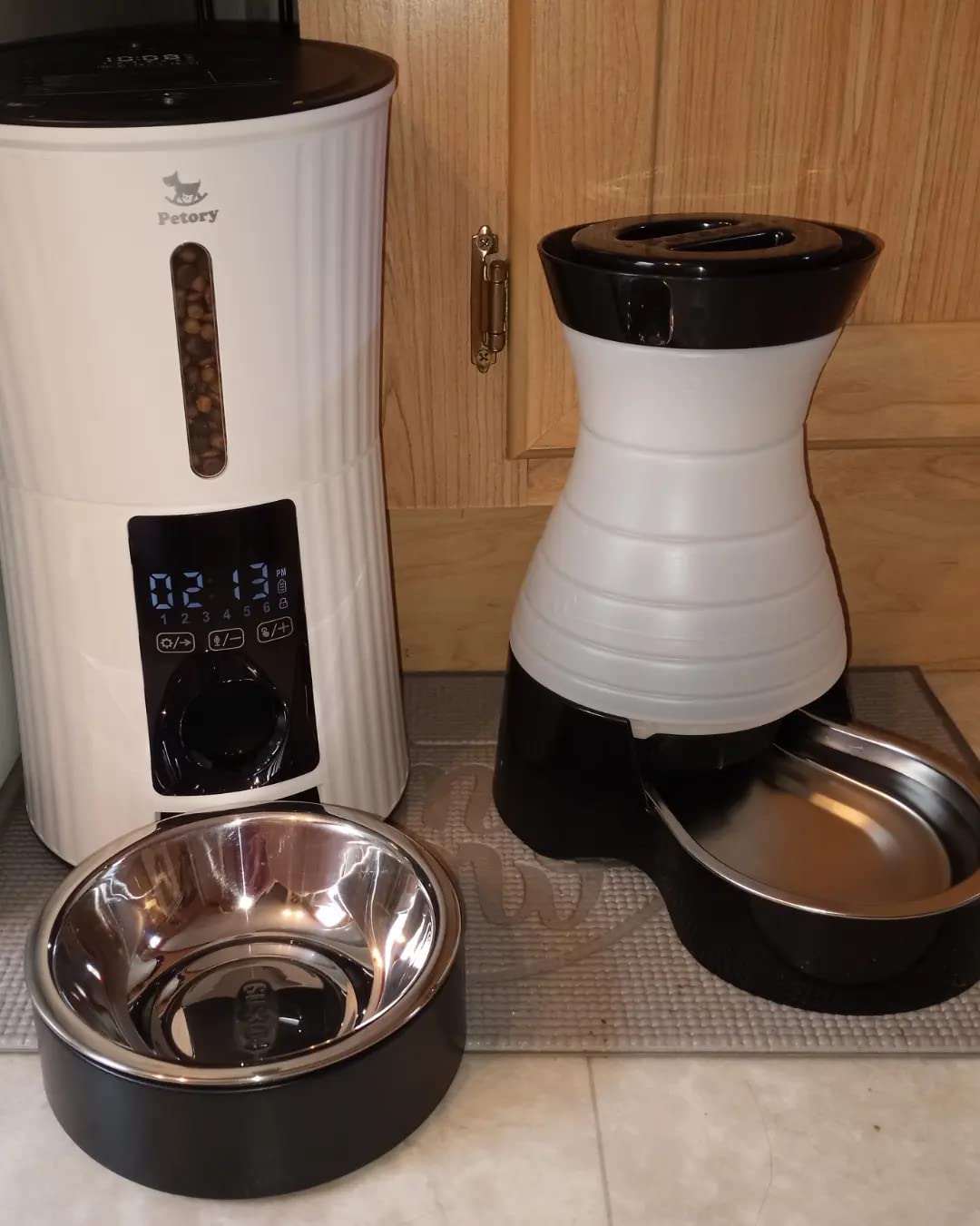 Petory Timed Automatic Cat Feeders - 4L Programable Dry Food Dispenser for Cats and Small Medium Dogs 6 Meals with Desiccant Bag Dual Power Supply 10S Voice Recorder customer photo 1