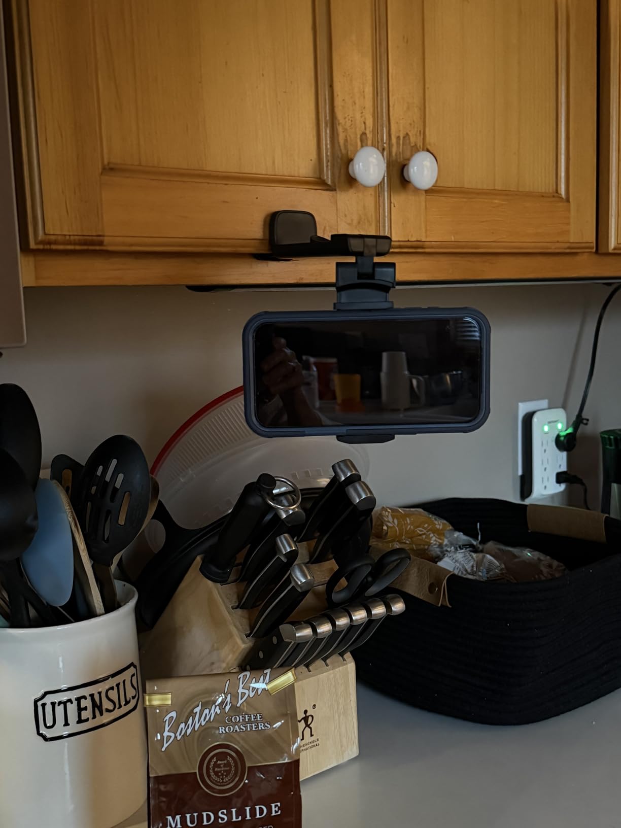 2 PCs Universal Airplane Phone Holder - Klearlook 360° Rotating Airplane Phone Mount for Travel, Desk & Flight | Handsfree Adjustable Phone Stand | Travel Essentials Accessories customer photo 1