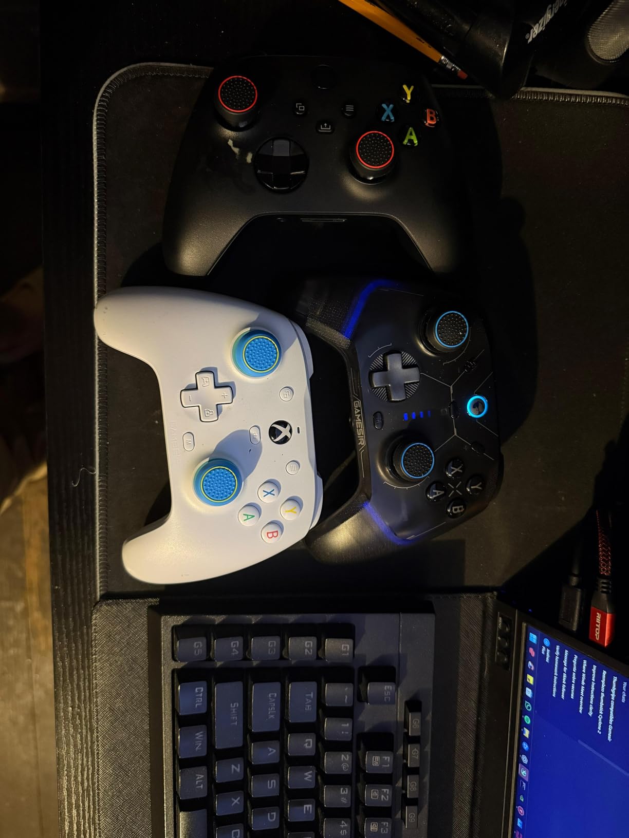 MatoSan 4 Thumbstick Grip Caps - Universal Silicone Controller Covers - Enhanced Grip, Precision & Protection - Anti-Slip Joystick Accessories for All Modern Game Controllers customer photo 1