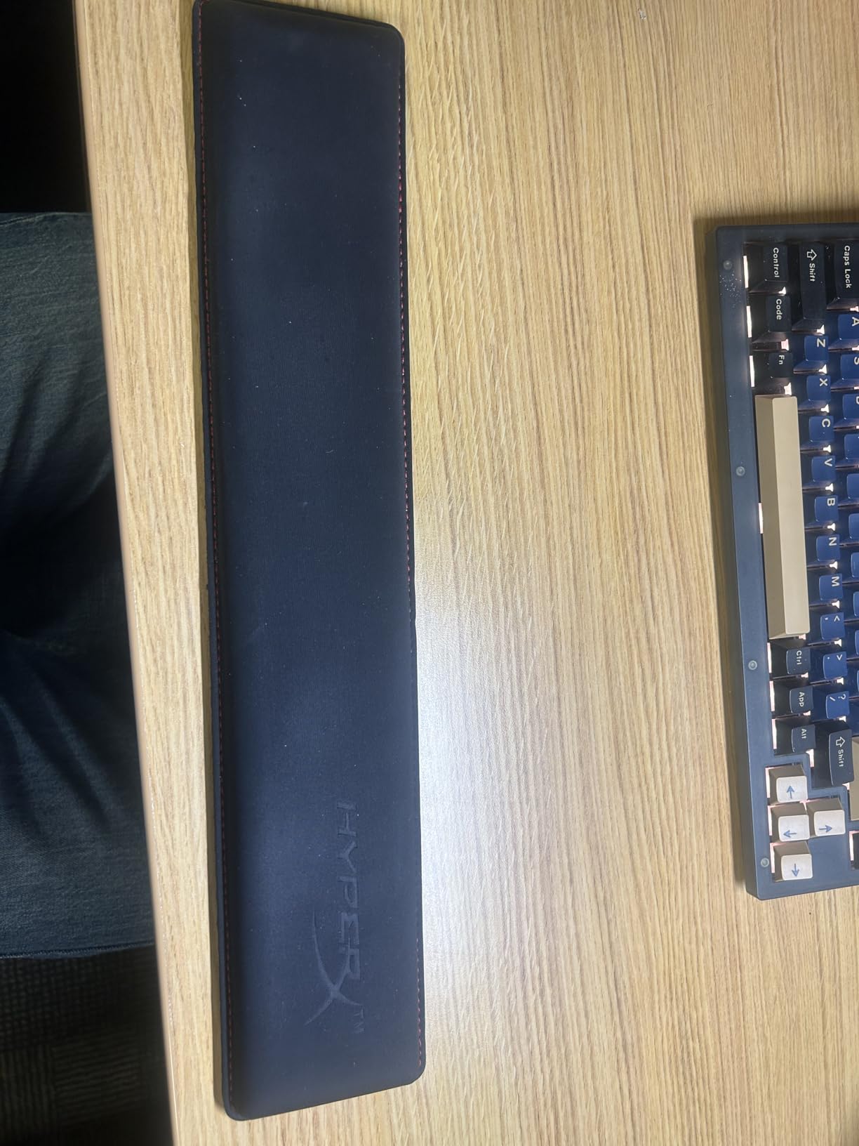 HyperX Wrist Rest - Mouse - Cooling Gel - Memory Foam - Anti-Slip,Black customer photo 2