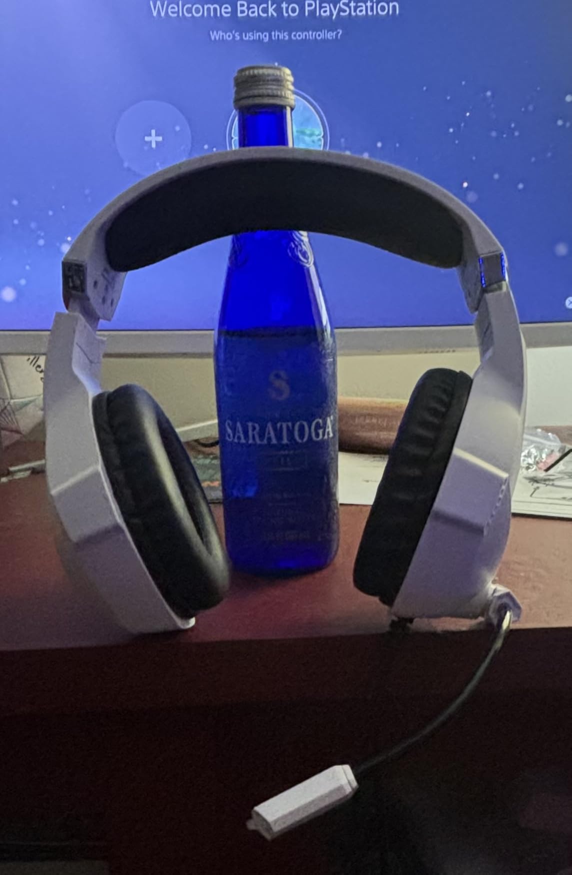 Ozeino Gaming Headset for PC, Ps4, Ps5, Xbox Headset with 7.1 Surround Sound Gaming Headphones with Noise Canceling Mic, LED Light Over Ear Headphones for Switch, Xbox Series X/S, Laptop, Mobile White customer photo 1