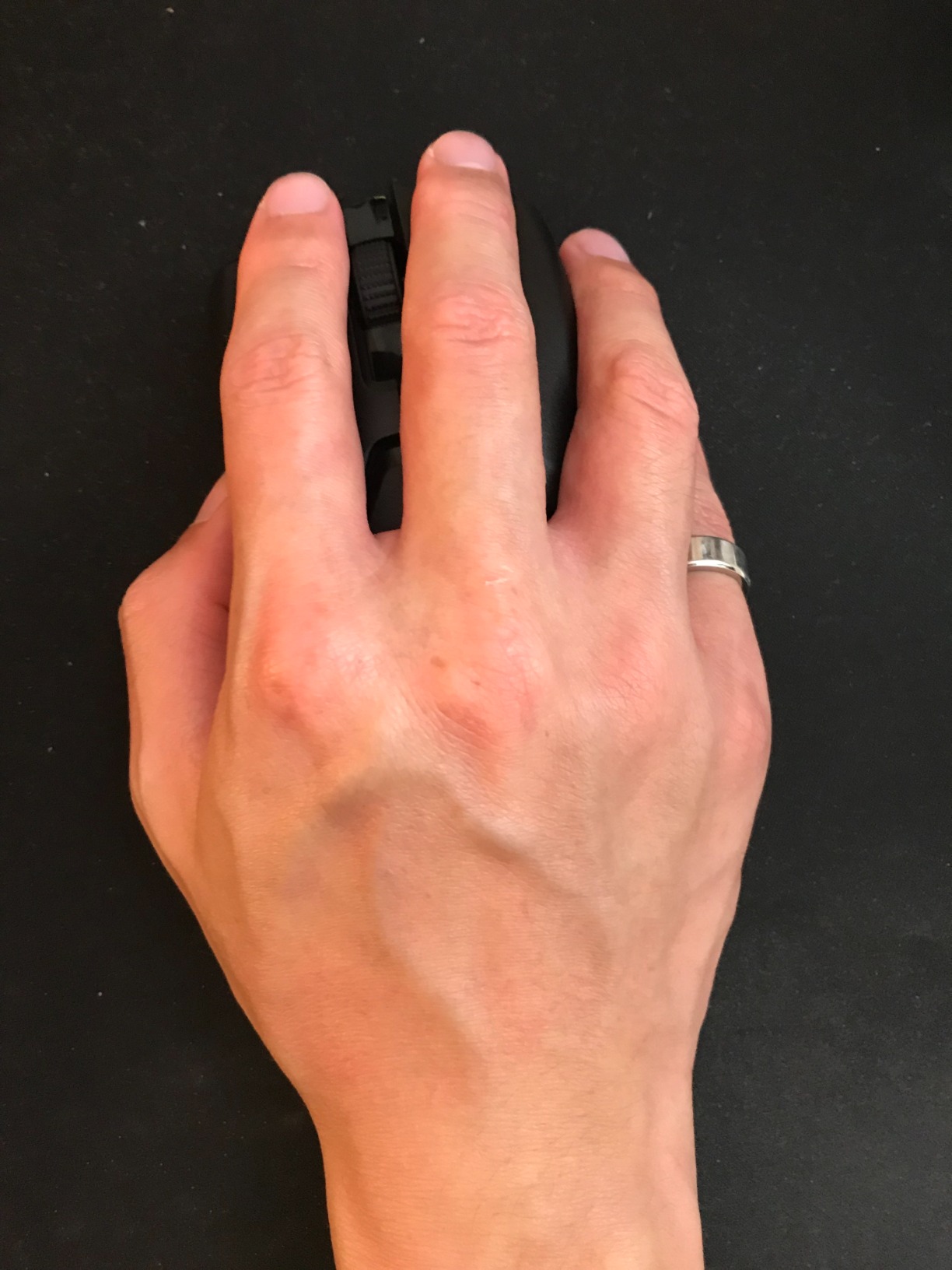 Razer Viper Ultimate Lightweight Wireless Gaming Mouse & RGB Charging Dock: Hyperspeed Wireless Technology - 20K DPI Optical Sensor - 74g Lightweight - 70 Hr Battery - Mercury White customer photo 2