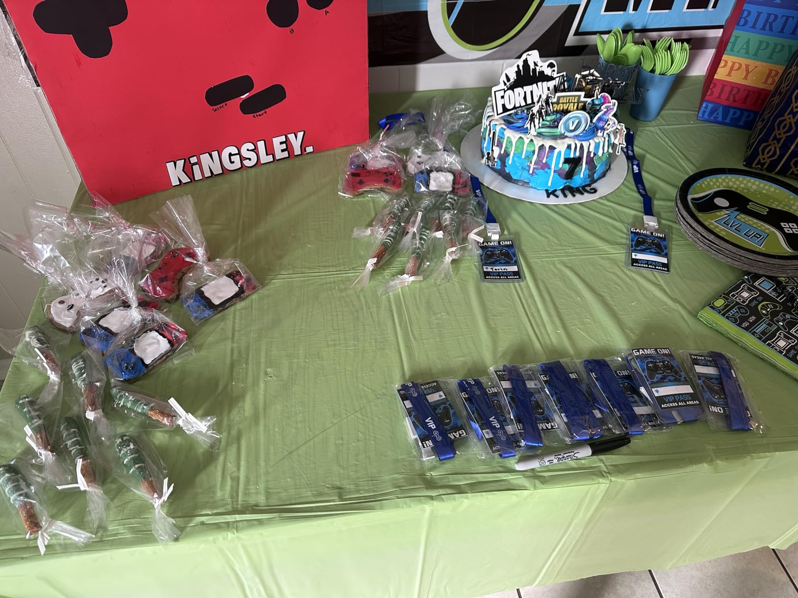 Leinuosen 16 Pieces Blue Video Game VIP Pass Holder Tickets Set Video Game Ticket Holder Gamer Party VIP Pass Lanyards for Birthday Party Supplies Favors customer photo 1