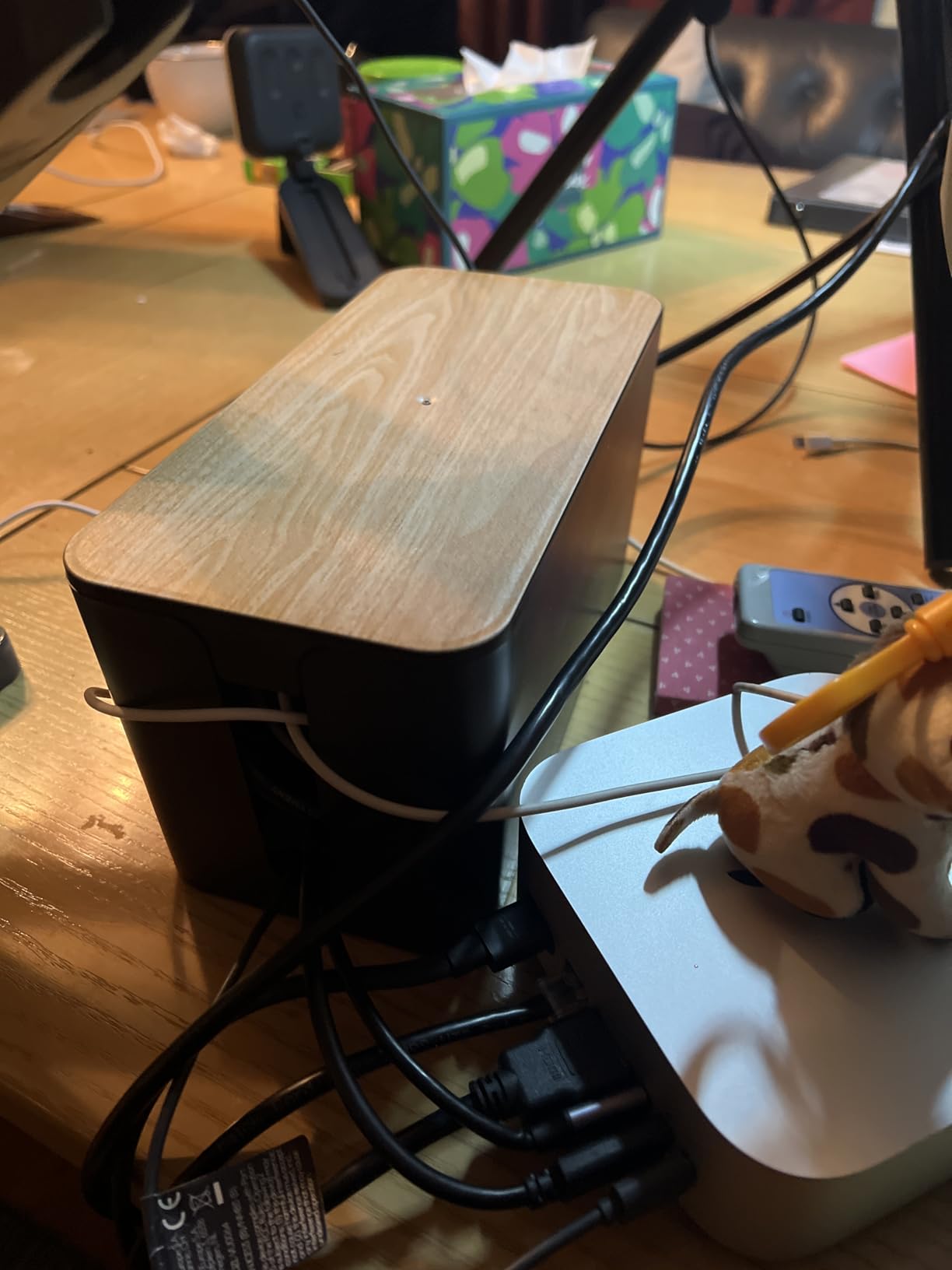 YUANYE Cable Management Box Cable Management Kit for Power Strip to Hide Wires,Cord Organizer Boxes,Safe ABS Material Wire Organizer of Cable Clips Sleeve for Home & Office,3Pack-128PCS /Black customer photo 2