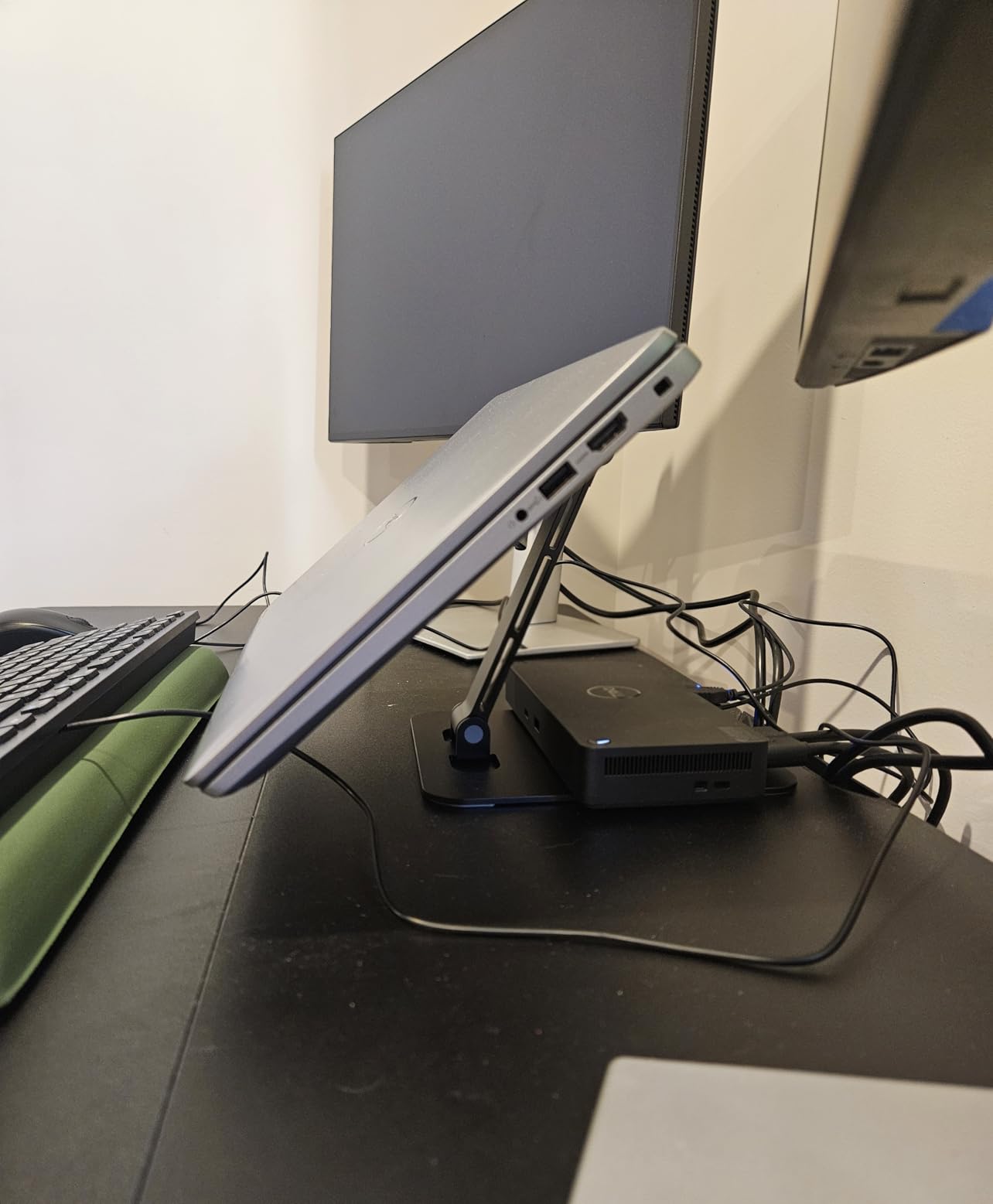 Foldable Laptop Stand, Height Adjustable Ergonomic Computer Stand for Desk, Aluminum Portable Laptop Lecterns Riser Notebook Mount Compatible with MacBook Pro Air, HP, Dell 10-16