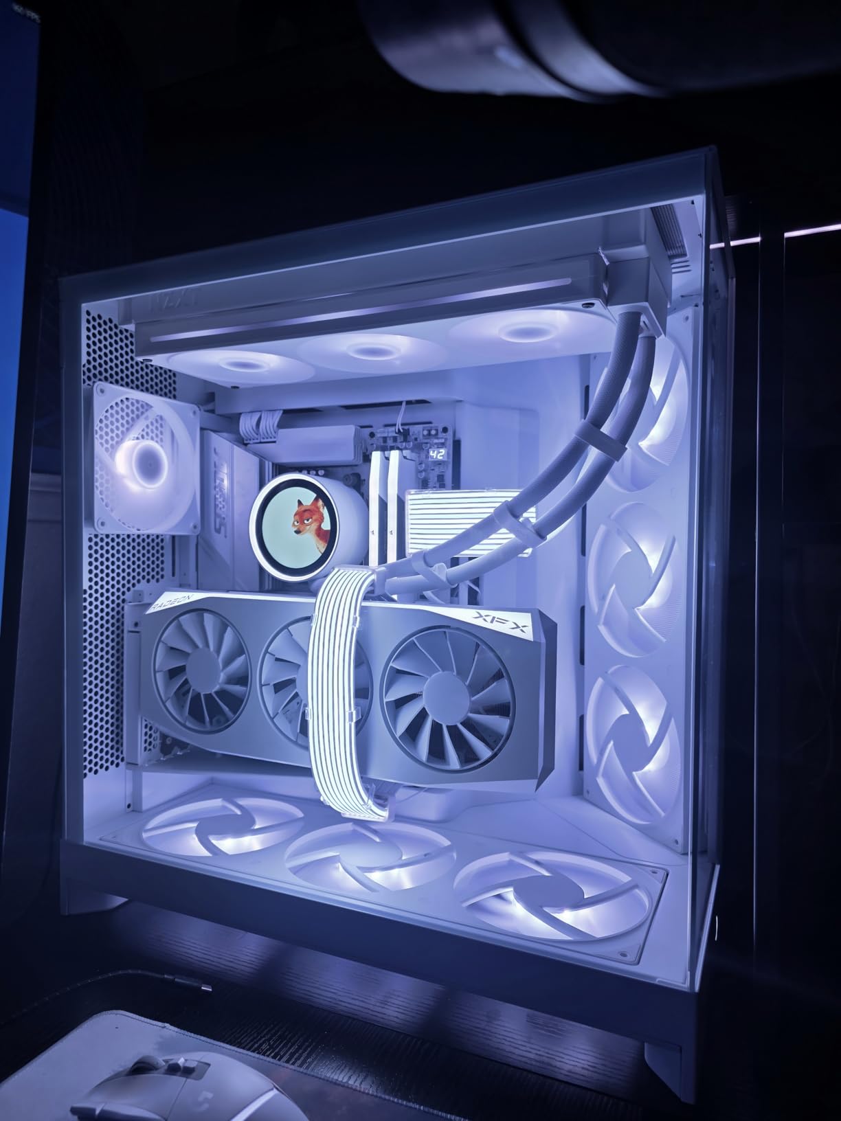 NZXT Vertical GPU Mounting Kit - AB-RH175-W1-175 mm PCIe 4.0x16 Riser Cable - GPU Holder - Sturdy Steel Bracket - White customer photo 1