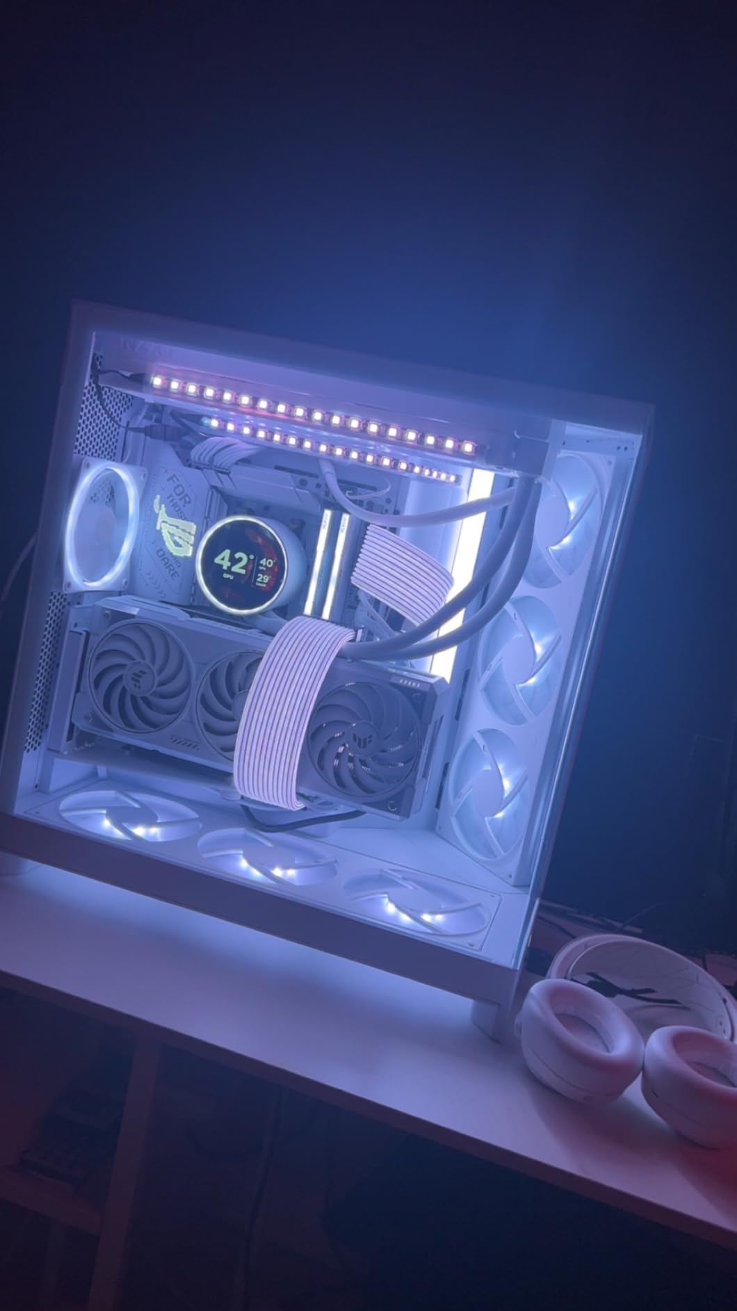 NZXT Vertical GPU Mounting Kit - AB-RH175-W1-175 mm PCIe 4.0x16 Riser Cable - GPU Holder - Sturdy Steel Bracket - White customer photo 2