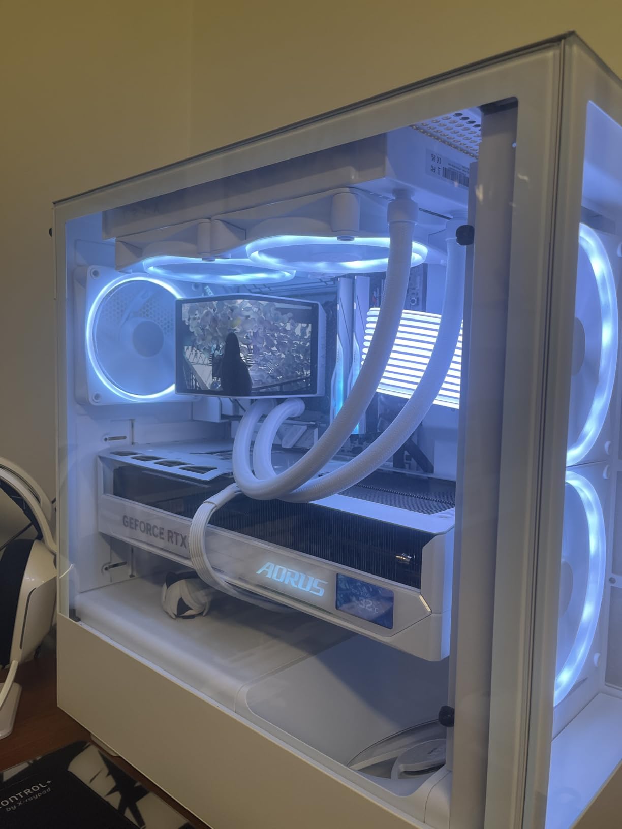 RGB & Fan Controller - AC-CRFR0-B1-6 RGB Lighting Channels - 3 Fan Channels - RGB Lighting Customization - Black customer photo 1