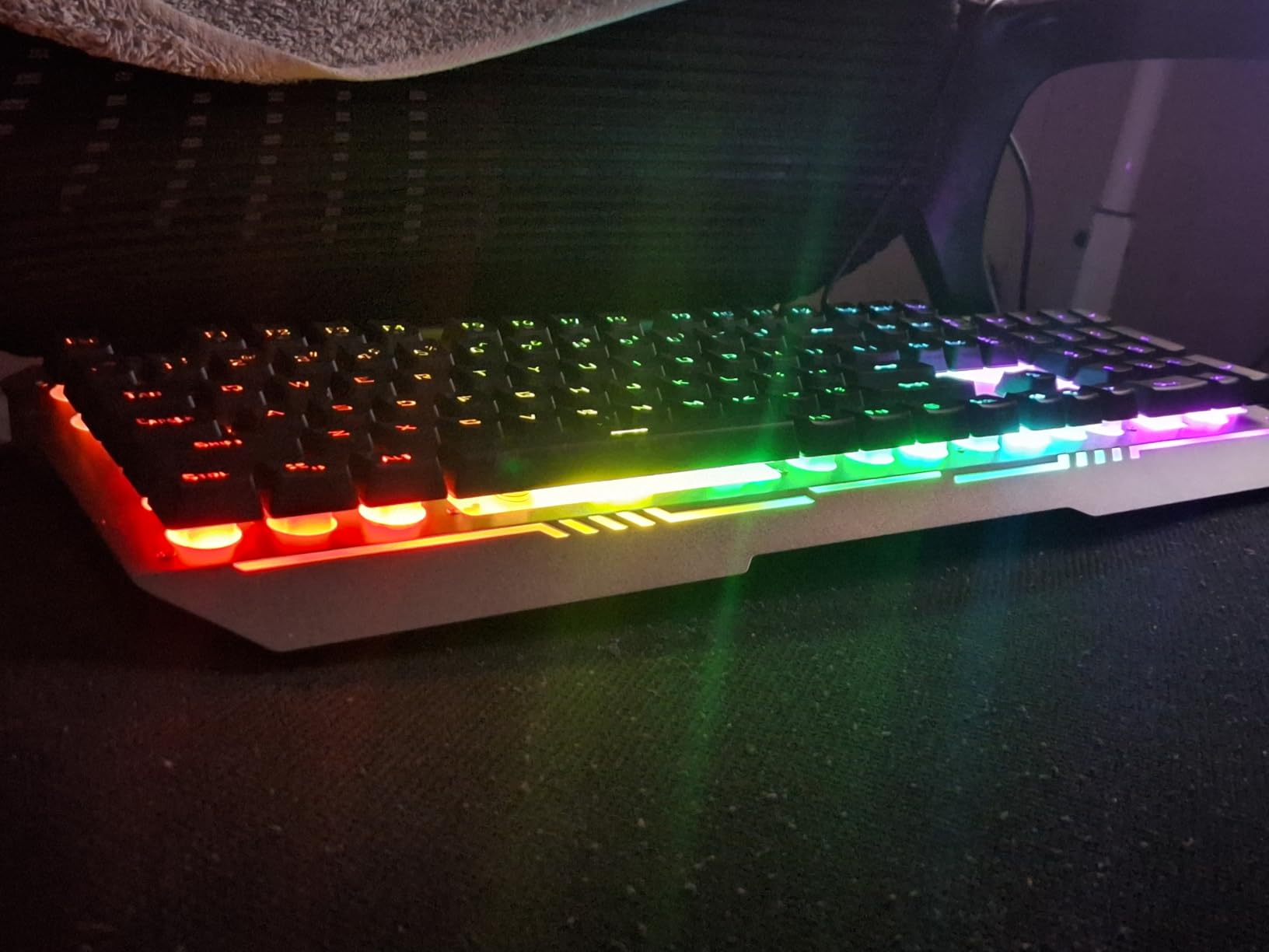 AULA Keyboard, T102 104 Keys Gaming Keyboard and Mouse Combo with RGB Backlit Number Pad, All-Metal Panel Waterproof Light Up PC Keyboard, USB Wired Computer Keyboards Gaming for Win XP/7/8/10 PC Gamer customer photo 2