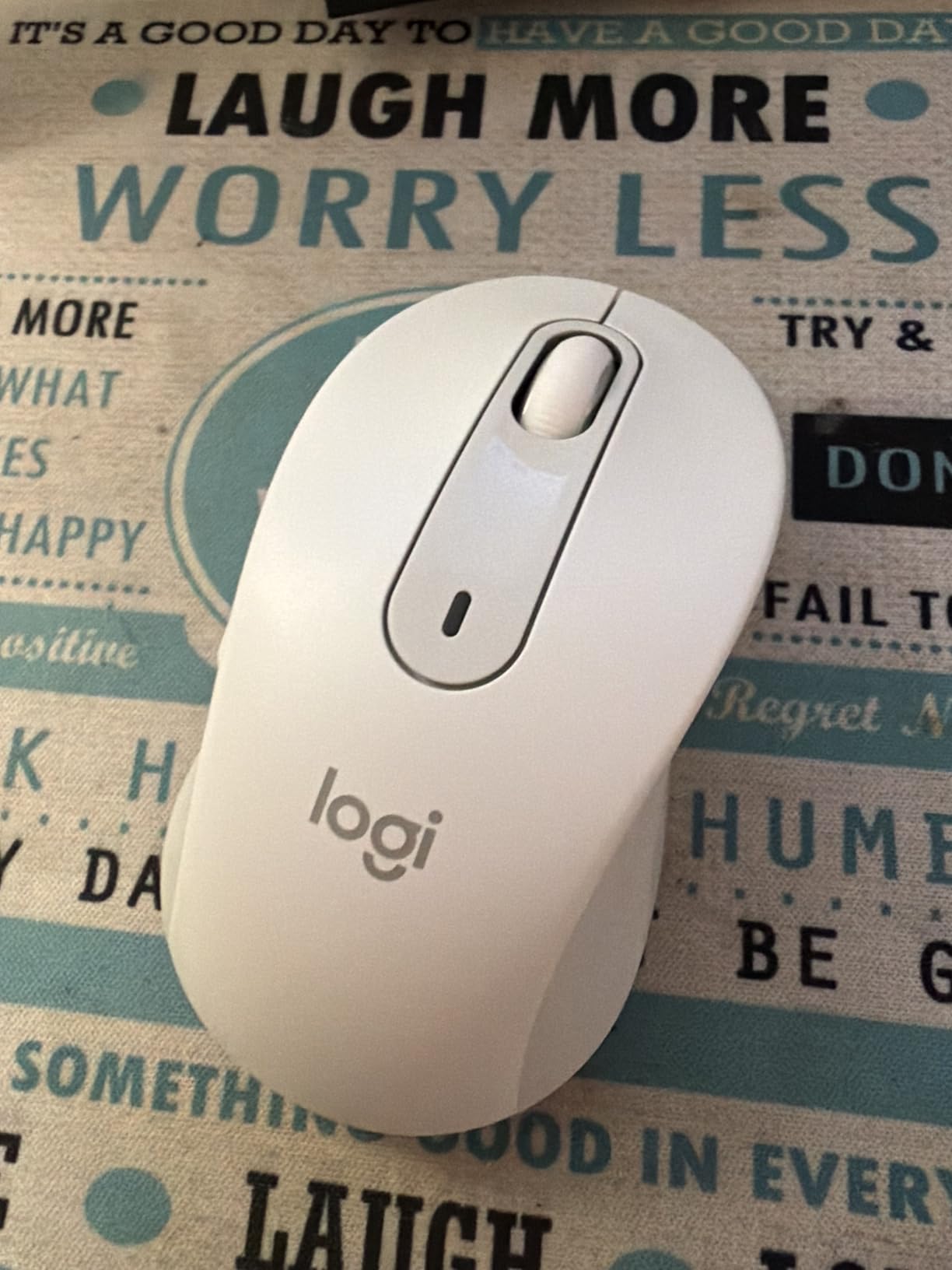 Logitech Signature K650 Comfort Full-Size Wireless Keyboard with Wrist Rest, BLE Bluetooth or Logi Bolt USB Receiver, Deep-Cushioned Keys, Numpad, Compatible with Most OS/PC/Window/Mac - Graphite customer photo 1