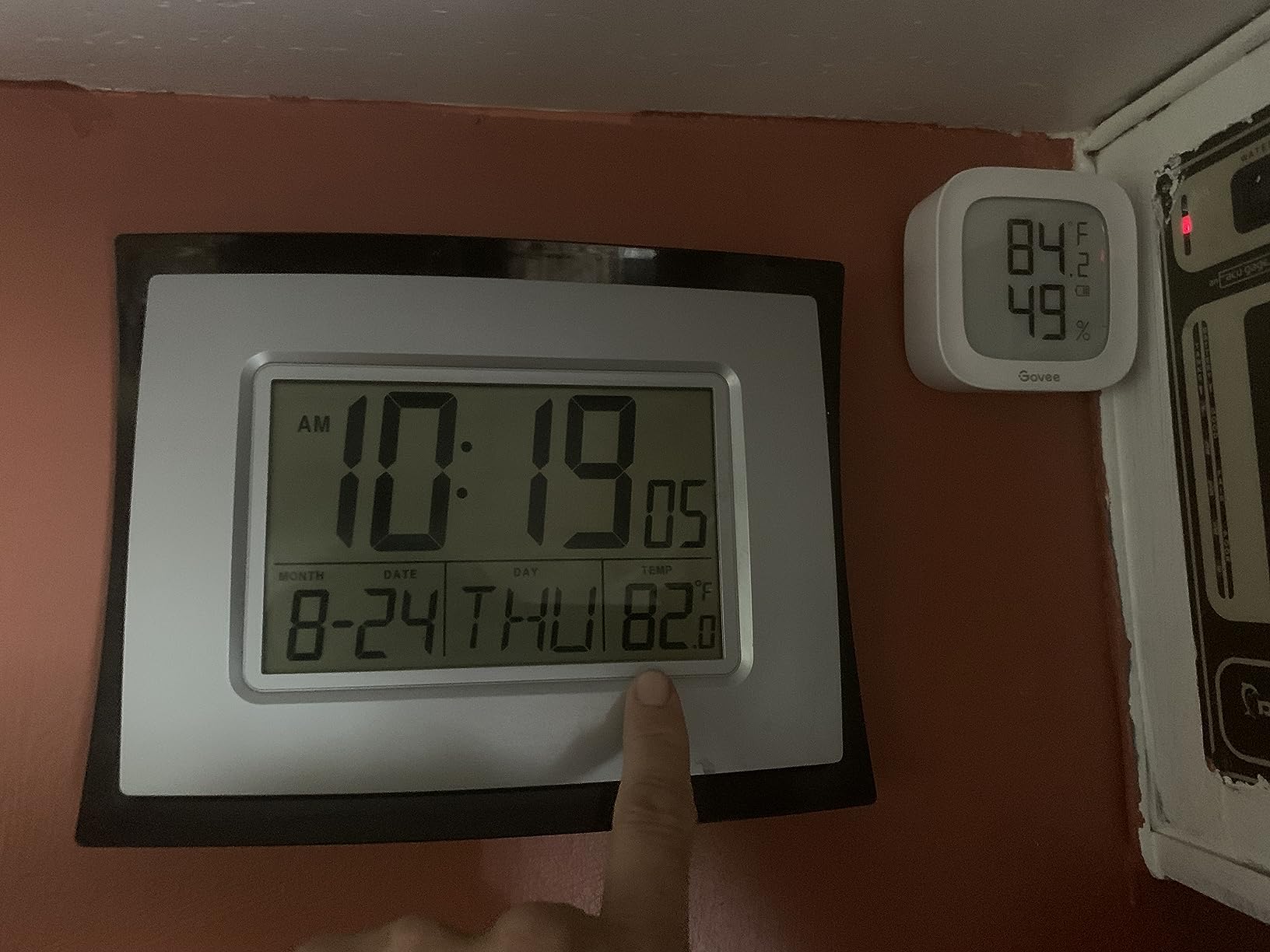 Govee WiFi Thermometer Hygrometer H5103, Indoor Bluetooth Temperature Humidity Sensor with Electronic Ink Display, App Notification Alert, Free Data Storage Export, Digital Remote Monitor for Bedroom customer photo 1