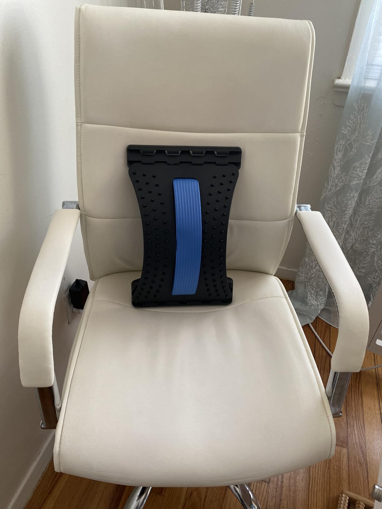 Back Stretcher for Lower Back Pain Relief, Multiple Level Adjustable Arch Lumbar Back Cracker Board, Back Cracking Device, Back Massager for Scoliosis, Spine Decompression Support customer photo 2