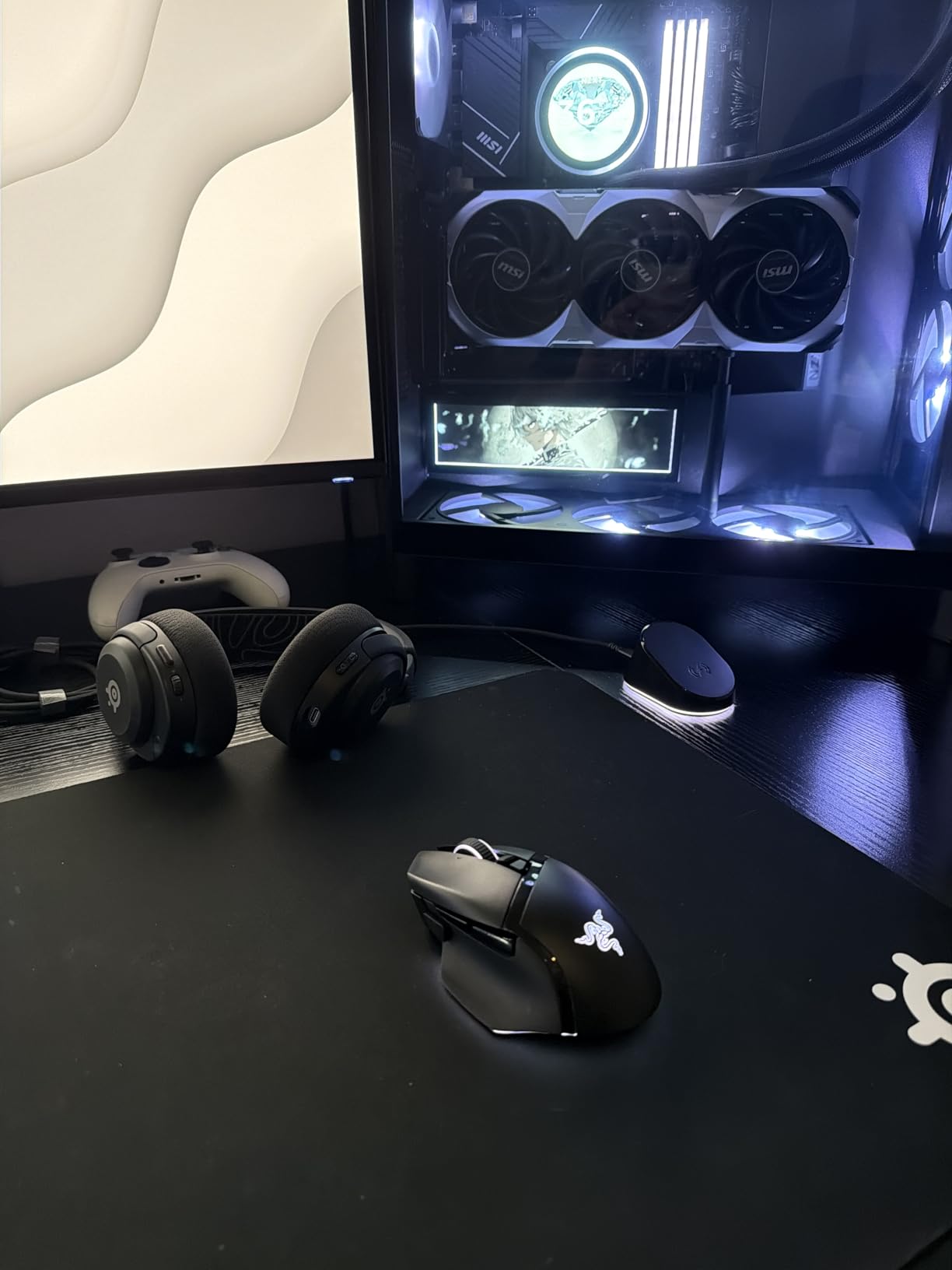 Razer Basilisk V3 Pro Wireless Gaming Mouse: HyperScroll Tilt Wheel - 30K DPI Optical Sensor - Gen-3 Optical Switches - 13-Zone Chroma RGB - 13 Programmable Controls - 3 Connection Modes - Black customer photo 1