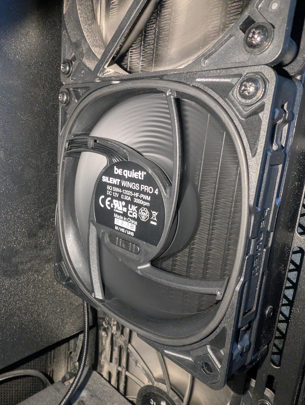 Silent Wings Pro 4 140mm PWM High Speed 2400 RPM Premium Low Noise Cooling Fan | 4-Pin customer photo 2